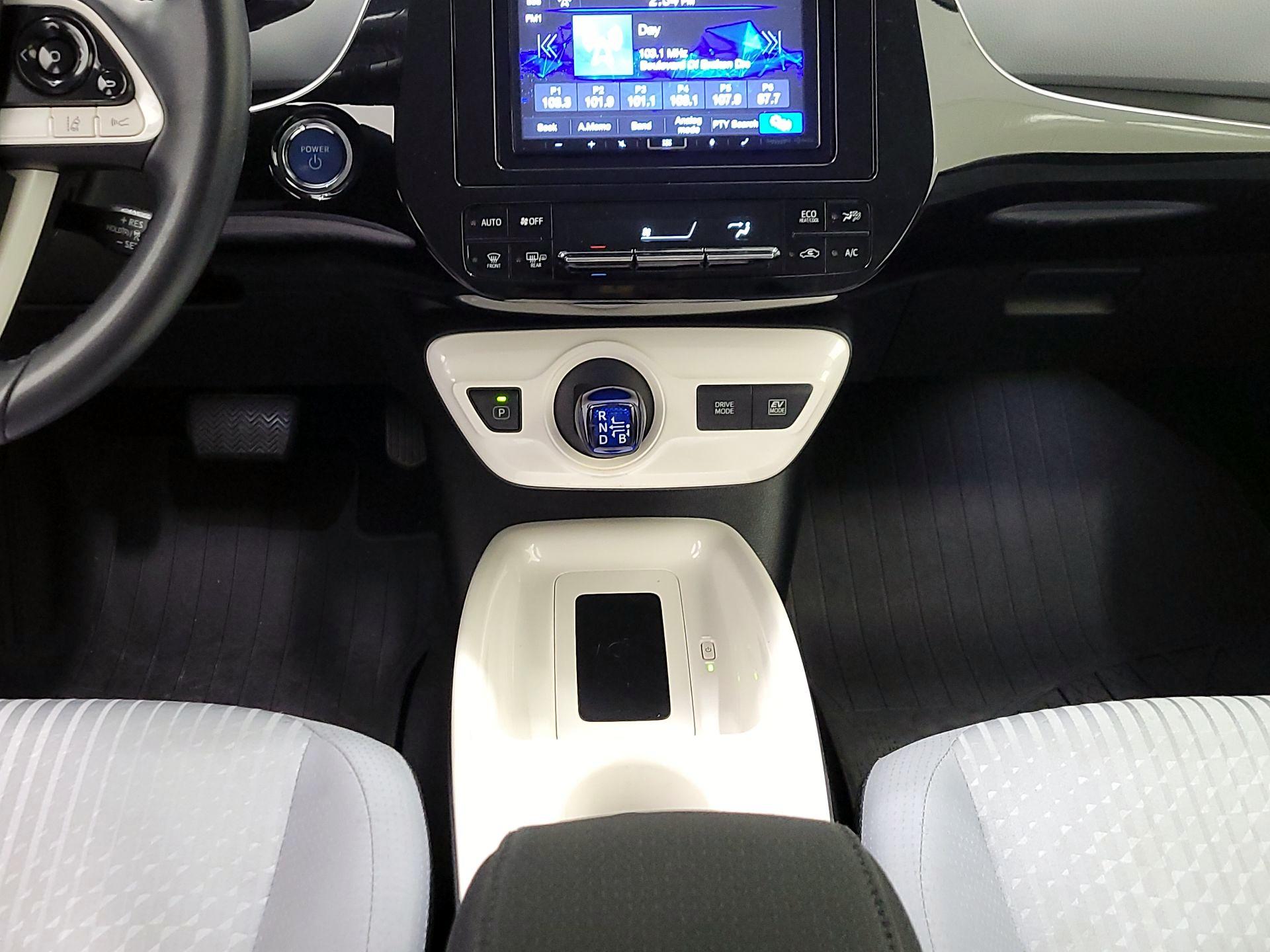 Thumbnail: 2018 Toyota Prius - 17