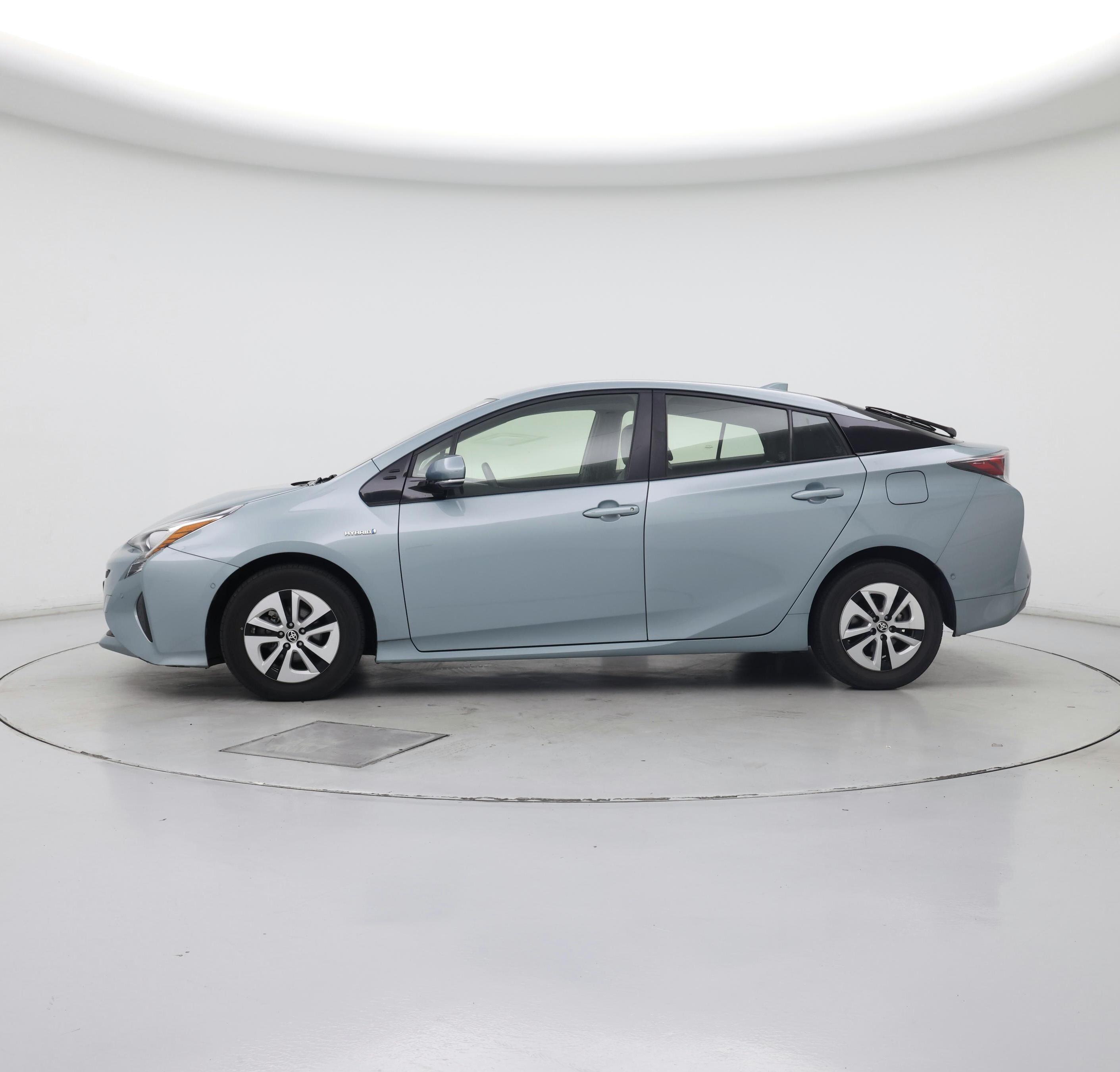 Thumbnail: 2018 Toyota Prius - 3