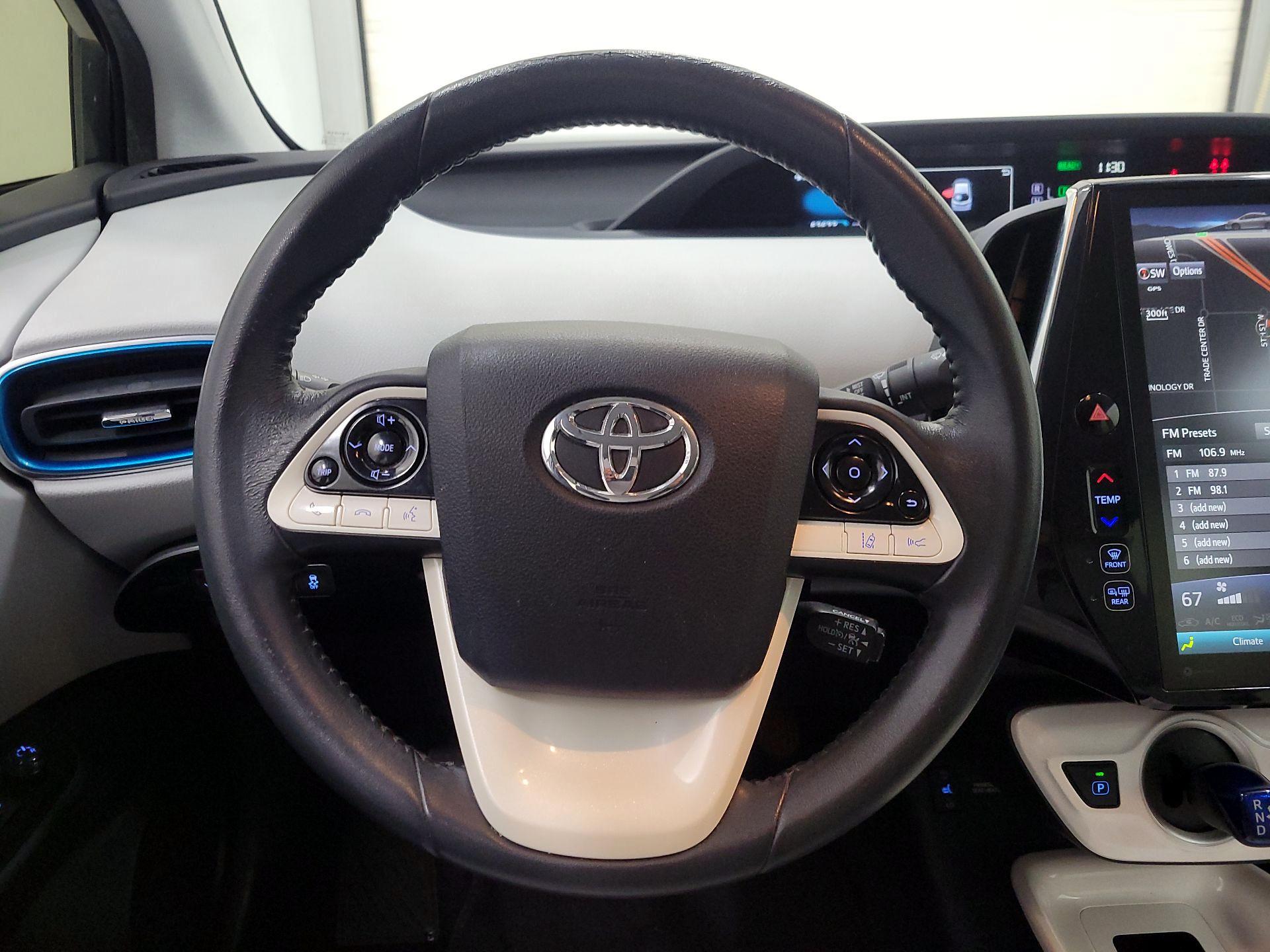 Thumbnail: 2017 Toyota Prius Prime - 10