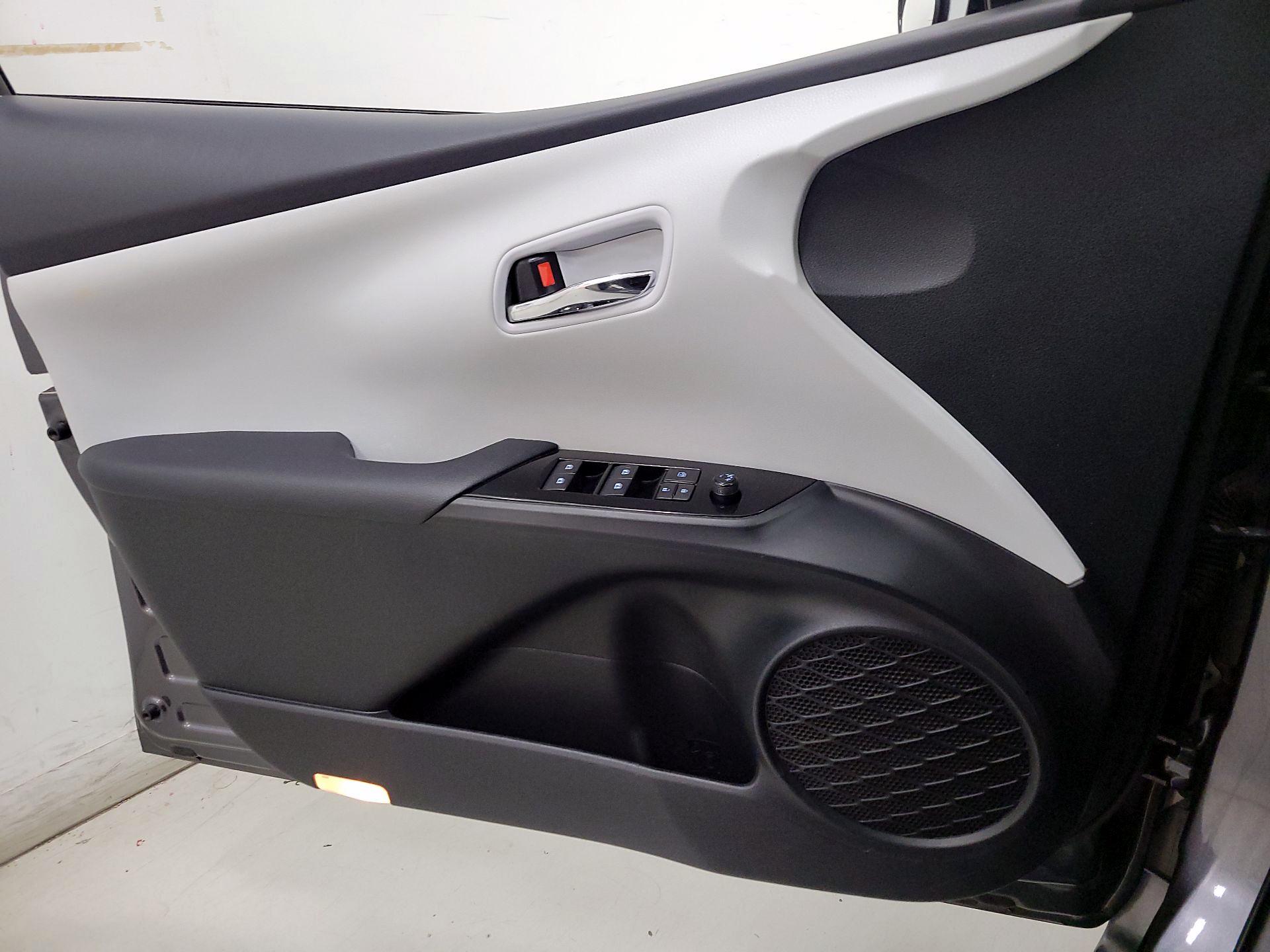 Thumbnail: 2017 Toyota Prius Prime - 12