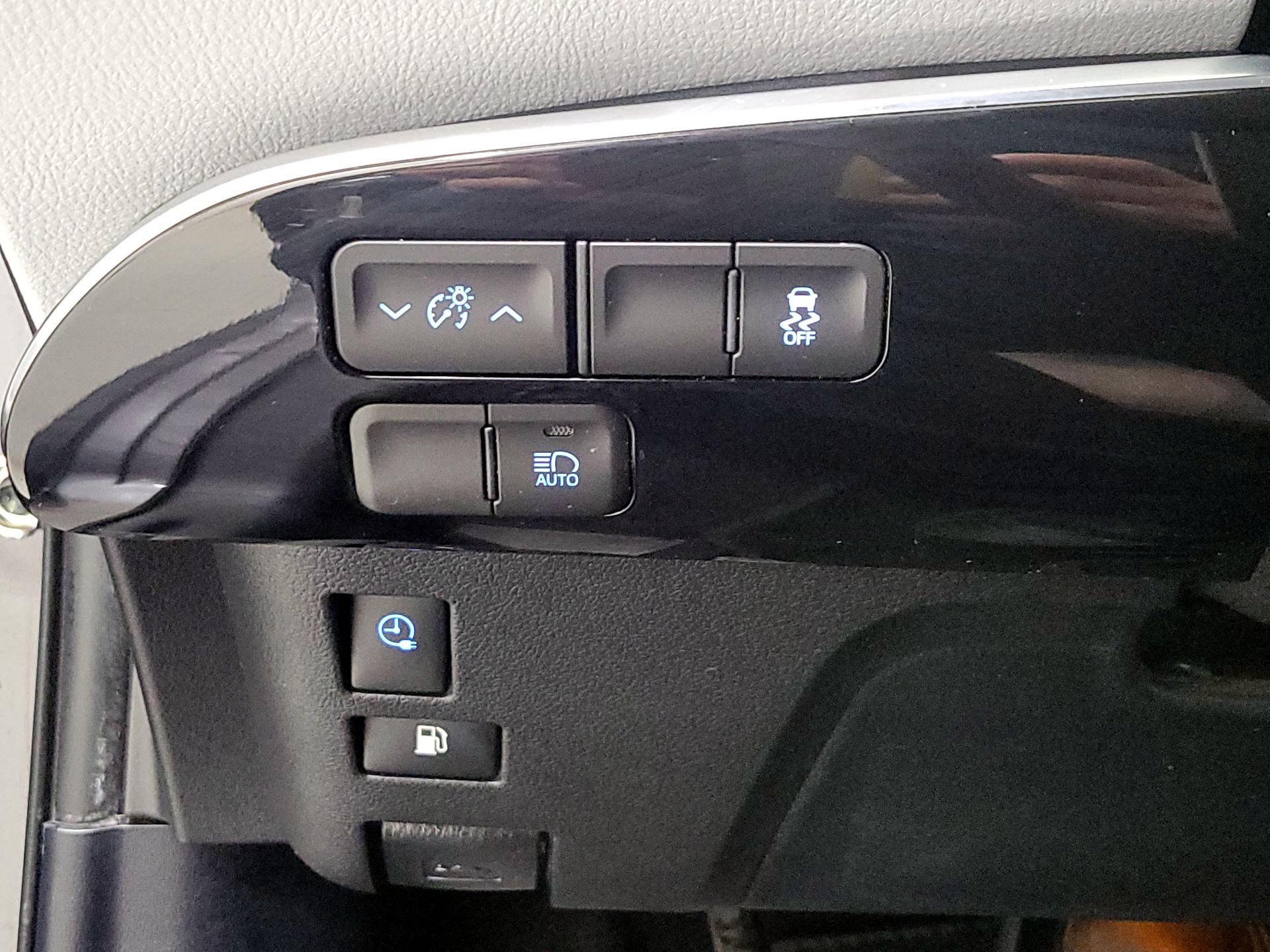 Thumbnail: 2017 Toyota Prius Prime - 13