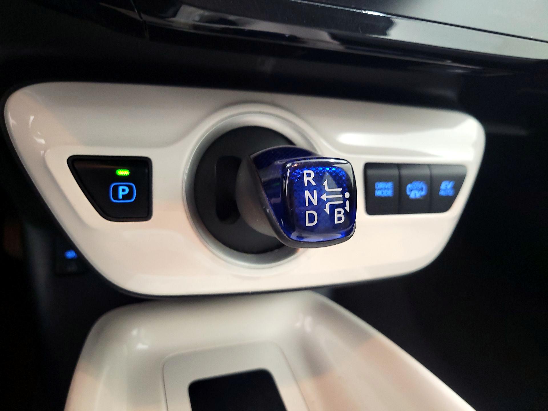 Thumbnail: 2017 Toyota Prius Prime - 18