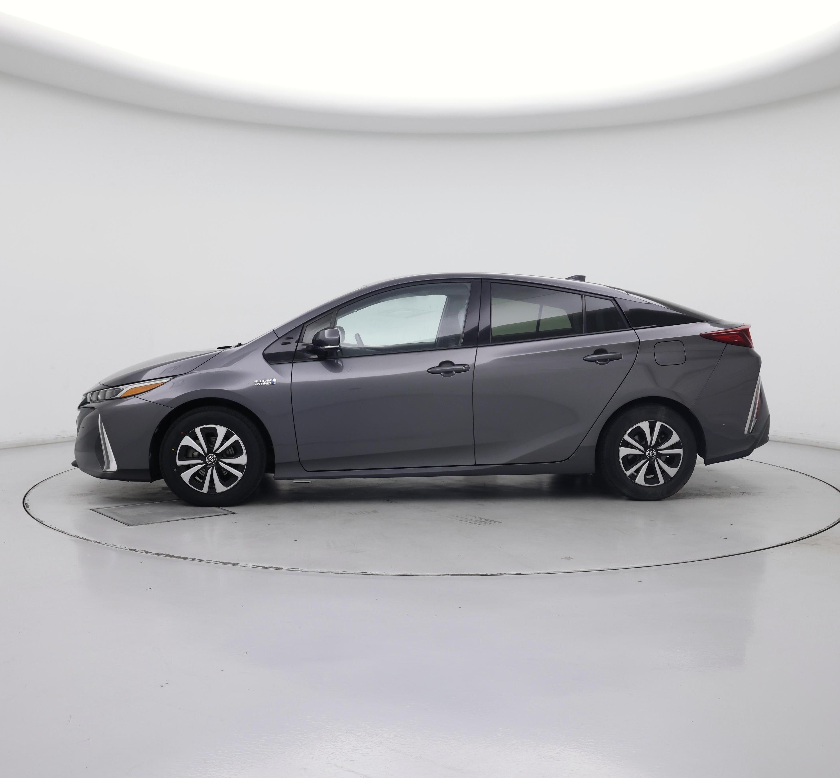 Thumbnail: 2017 Toyota Prius Prime - 3