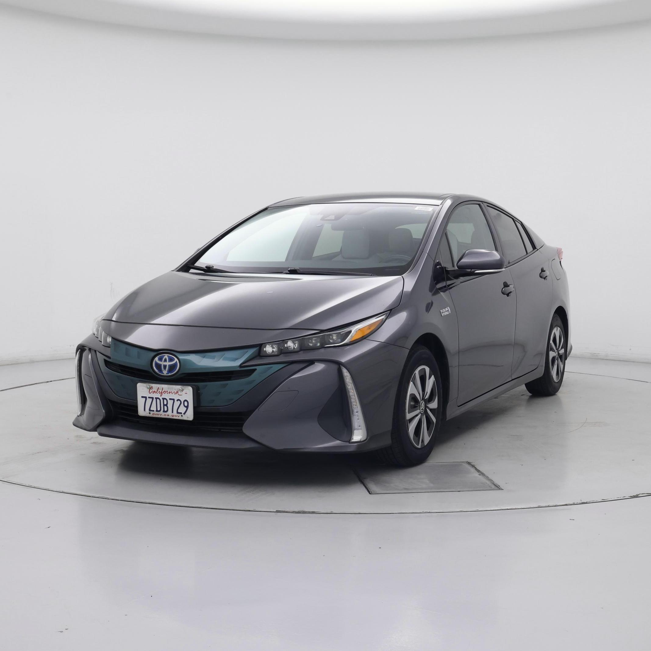 Thumbnail: 2017 Toyota Prius Prime - 4