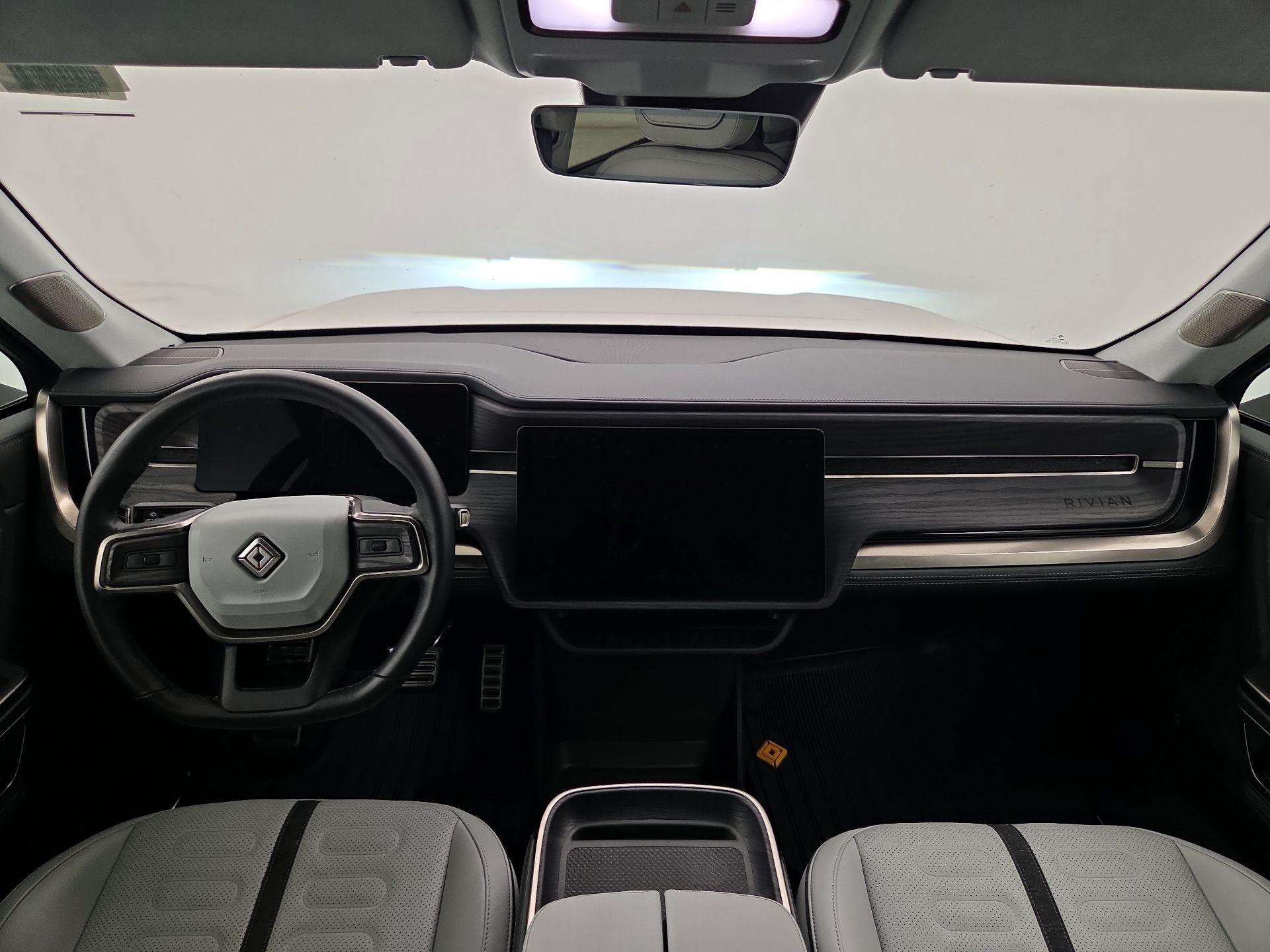 Thumbnail: 2024 Rivian R1S - 9