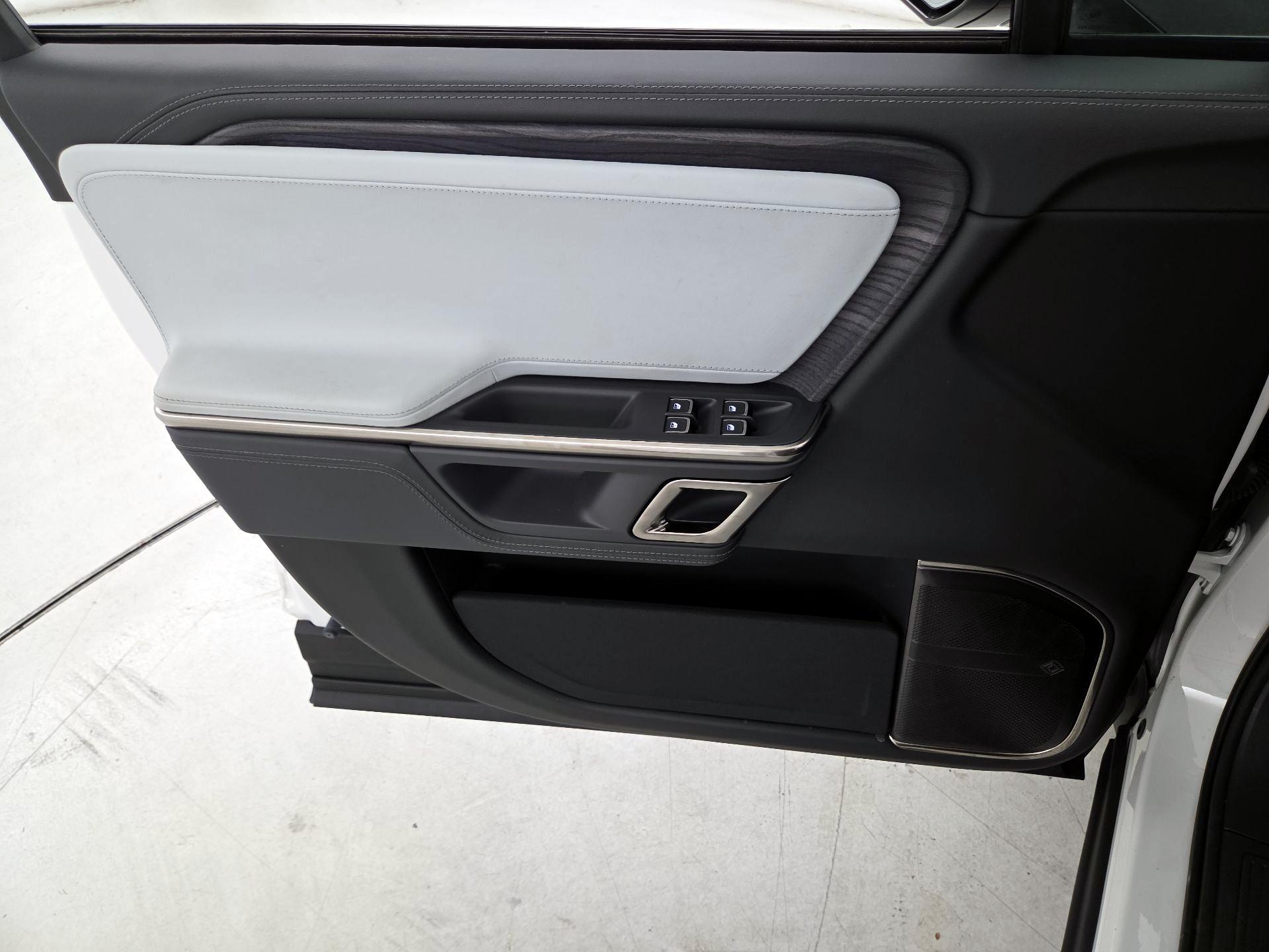 Thumbnail: 2024 Rivian R1S - 12