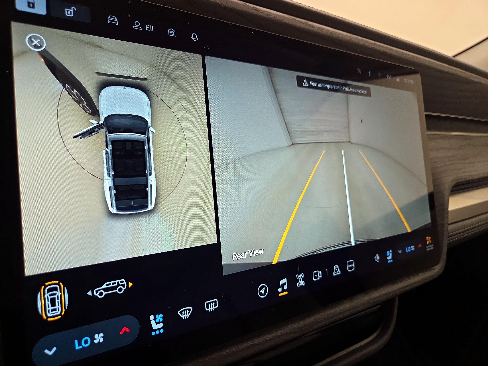 Thumbnail: 2024 Rivian R1S - 14