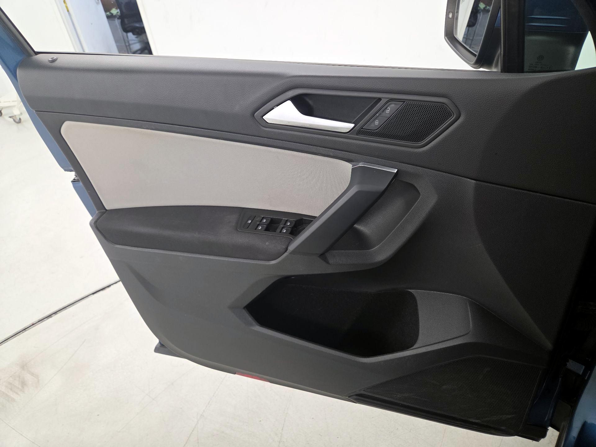 Thumbnail: 2019 Volkswagen Tiguan - 12