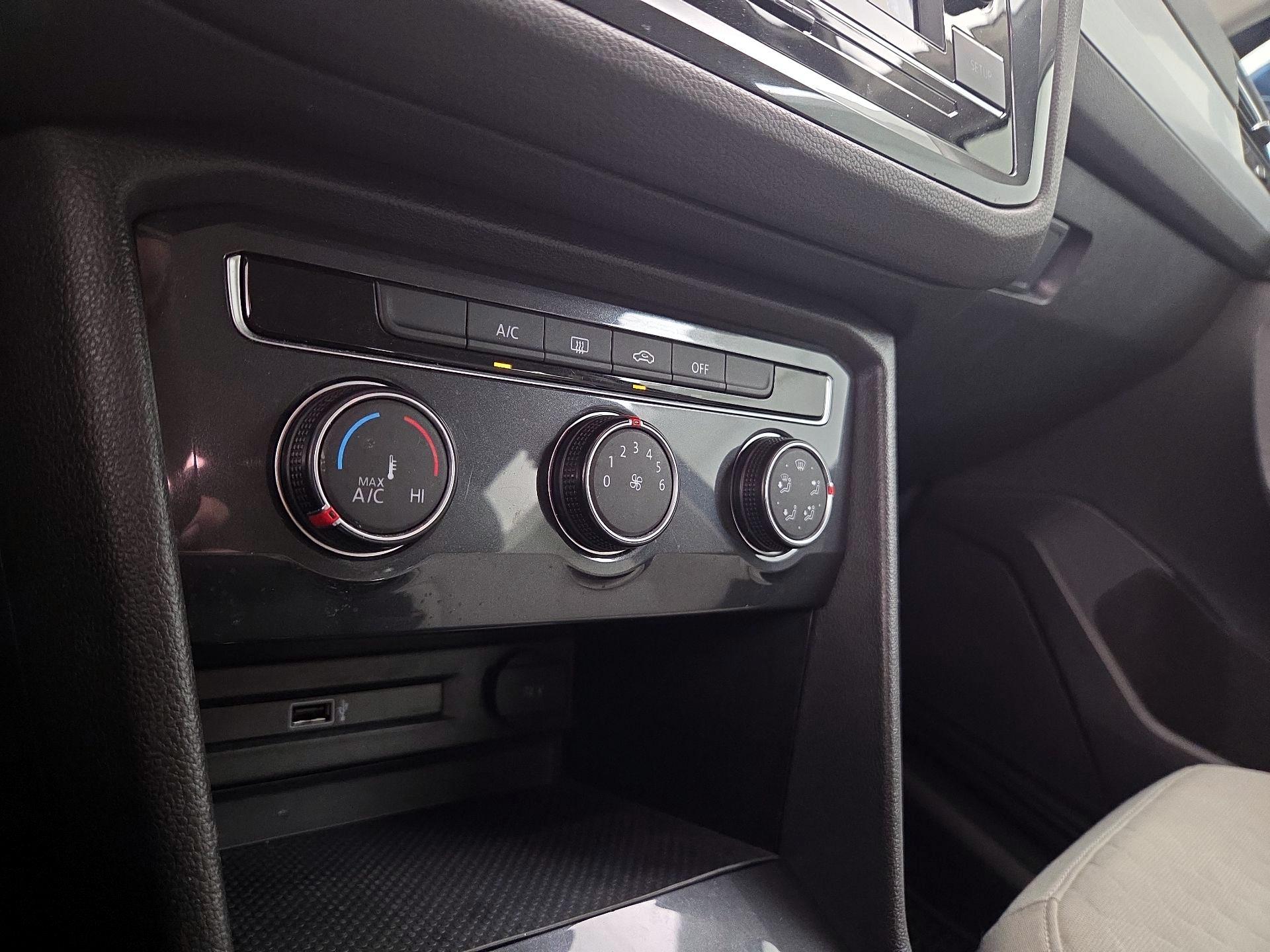 Thumbnail: 2019 Volkswagen Tiguan - 16