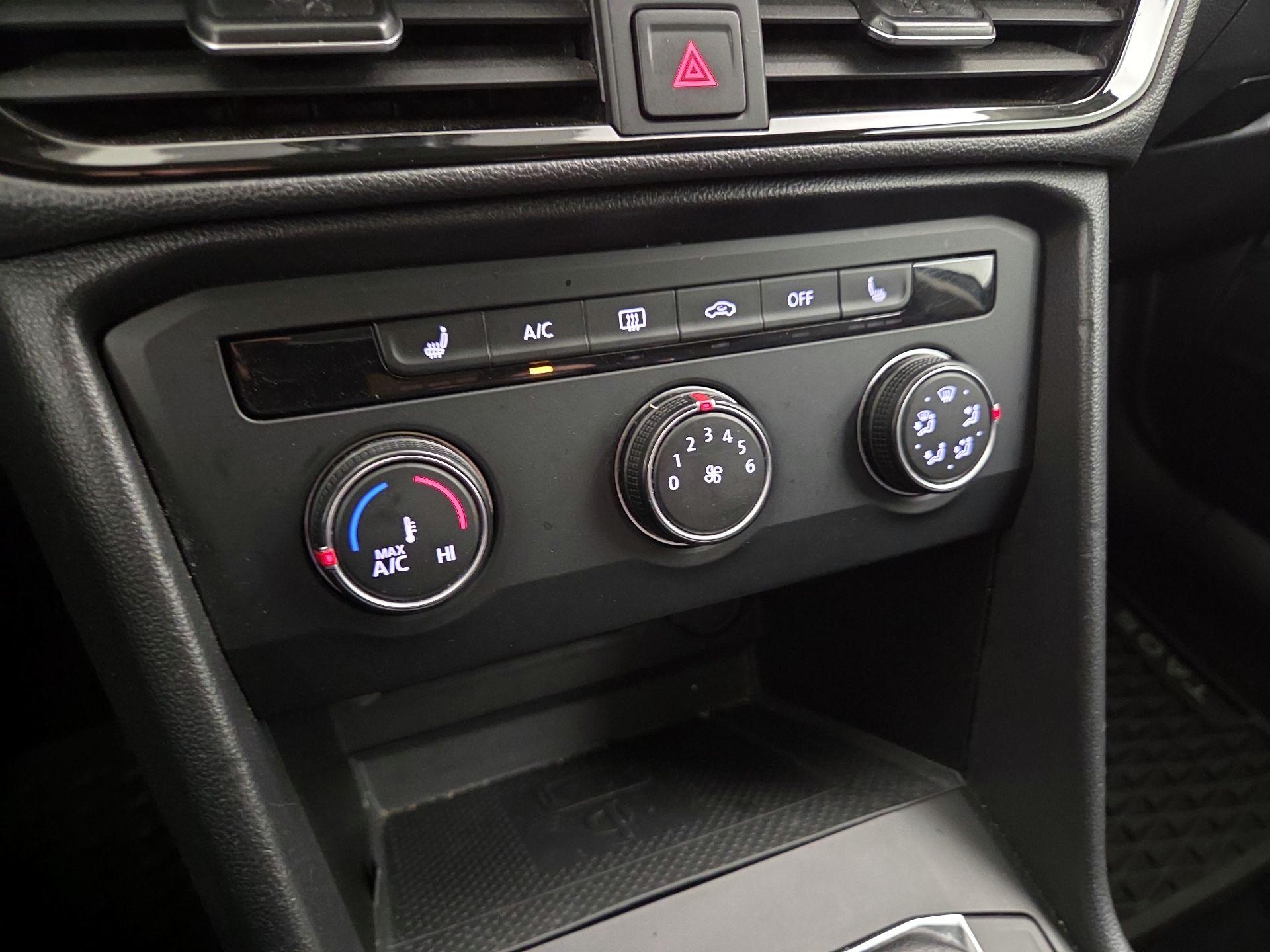 Thumbnail: 2022 Volkswagen Taos - 16