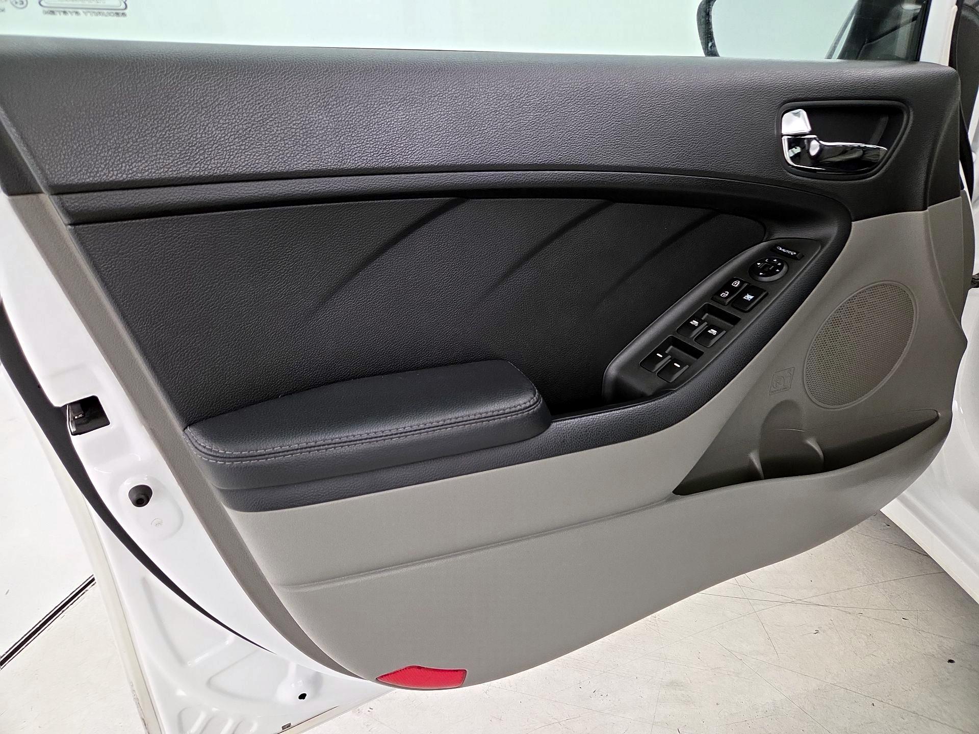 Thumbnail: 2014 Kia Forte - 12