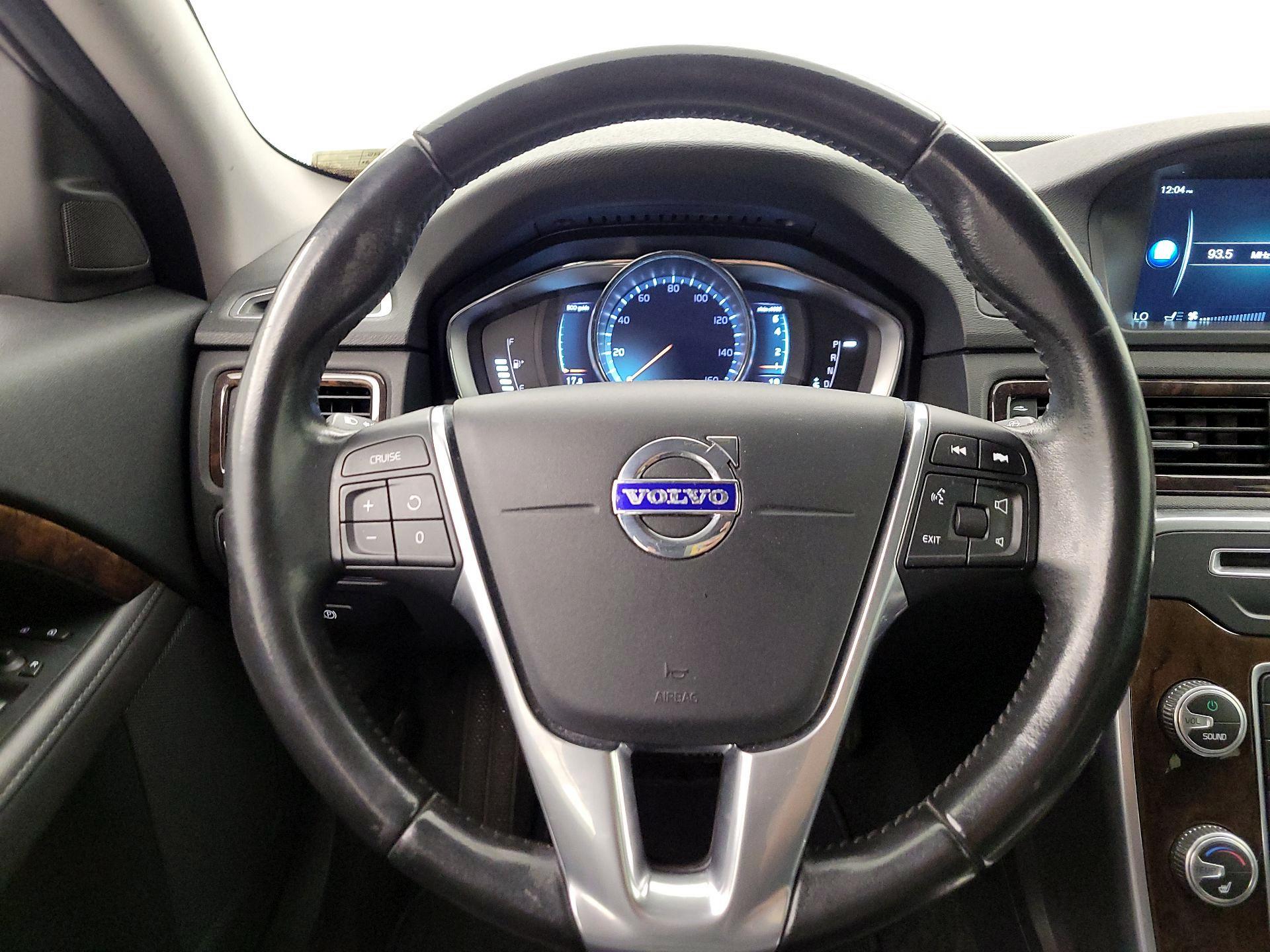 Thumbnail: 2016 Volvo XC70 - 10