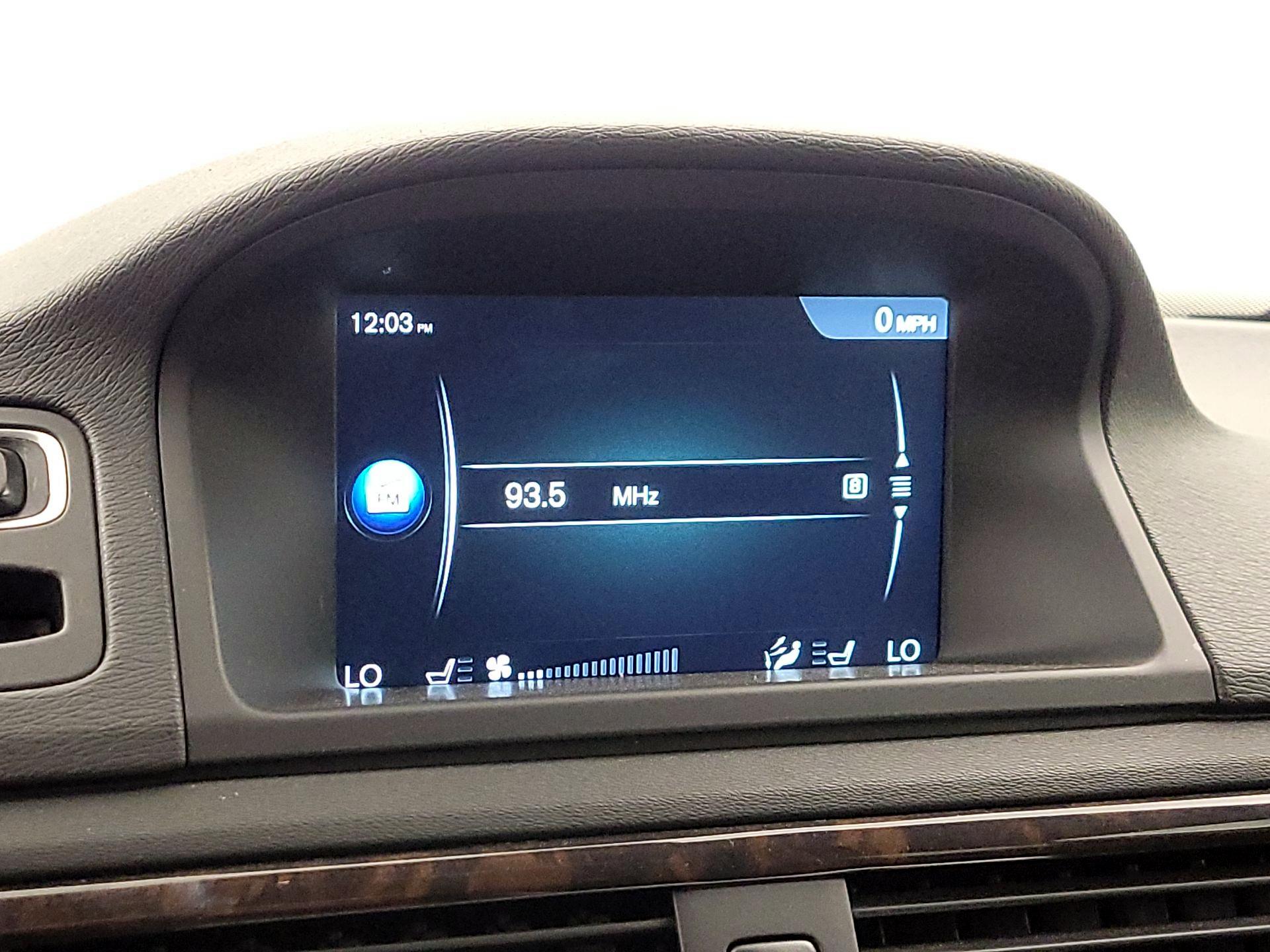 Thumbnail: 2016 Volvo XC70 - 16