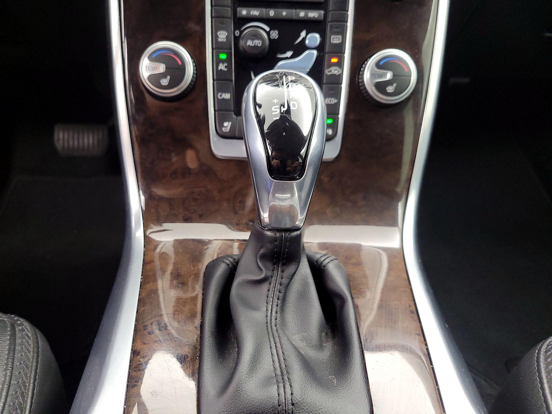 Thumbnail: 2016 Volvo XC70 - 18