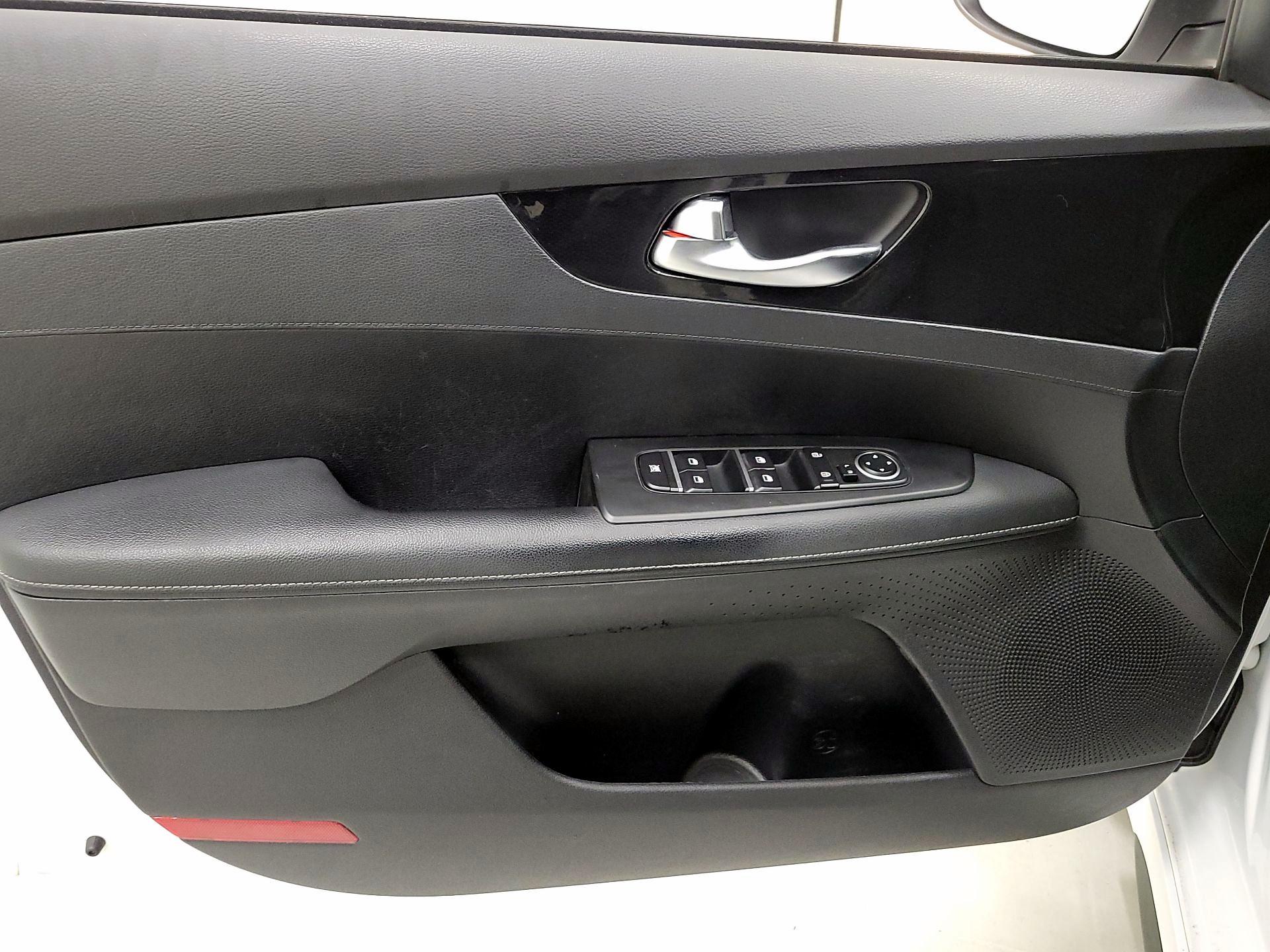 Thumbnail: 2024 Kia Forte - 12