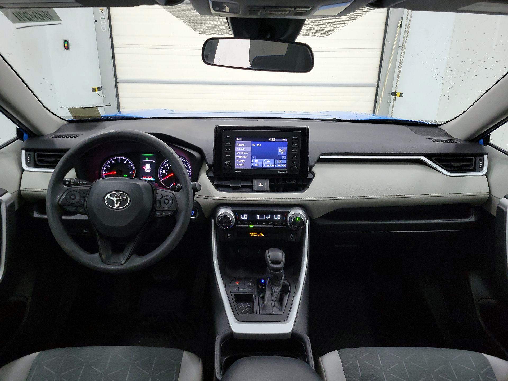 Thumbnail: 2021 Toyota RAV4 - 9