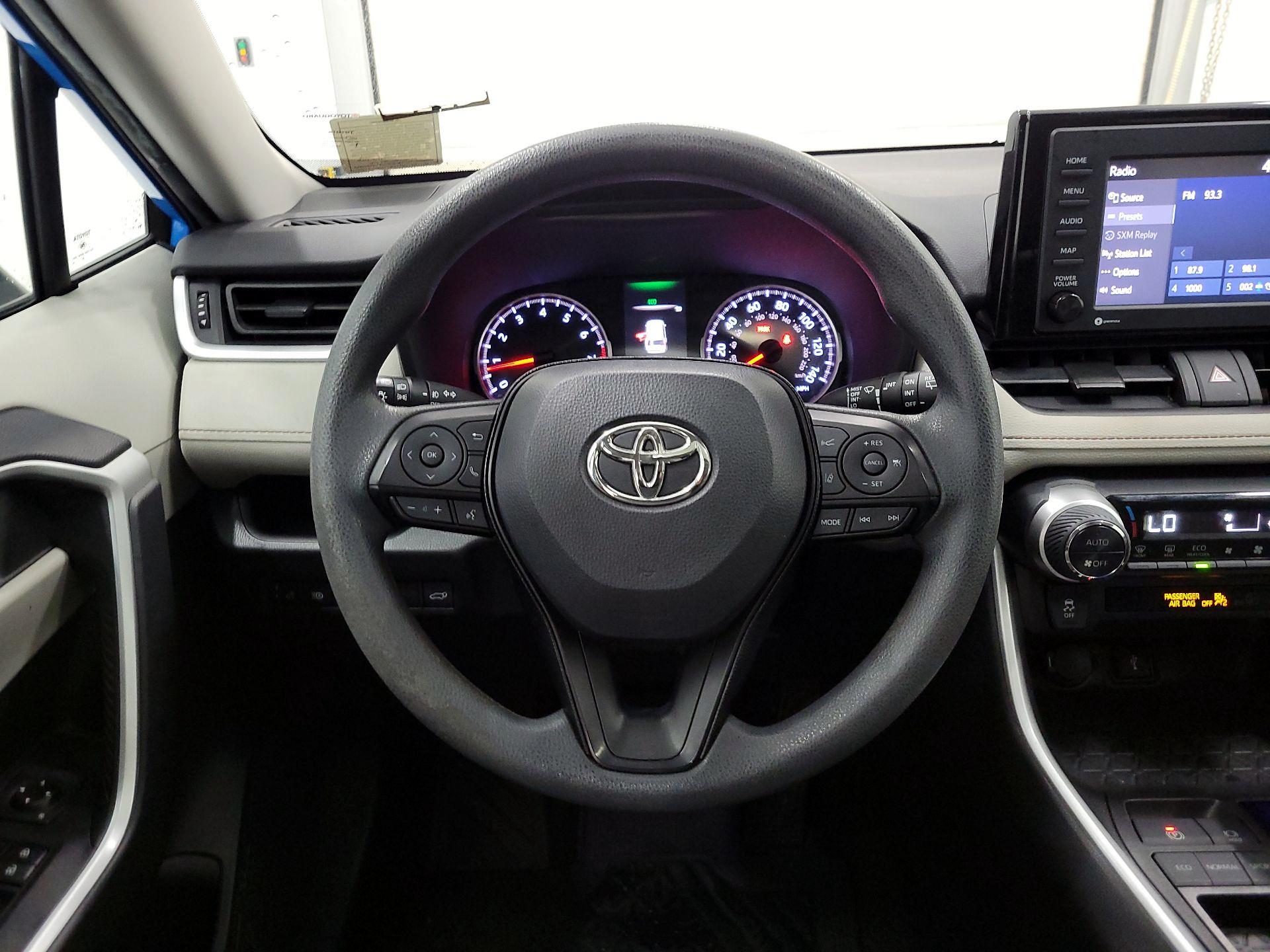 Thumbnail: 2021 Toyota RAV4 - 10