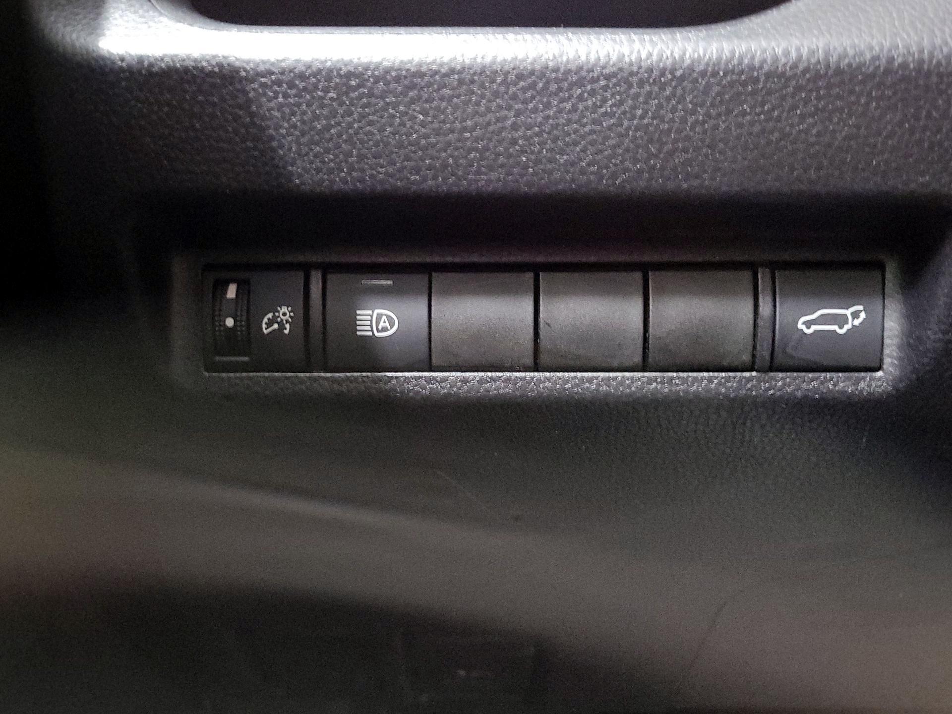 Thumbnail: 2021 Toyota RAV4 - 13