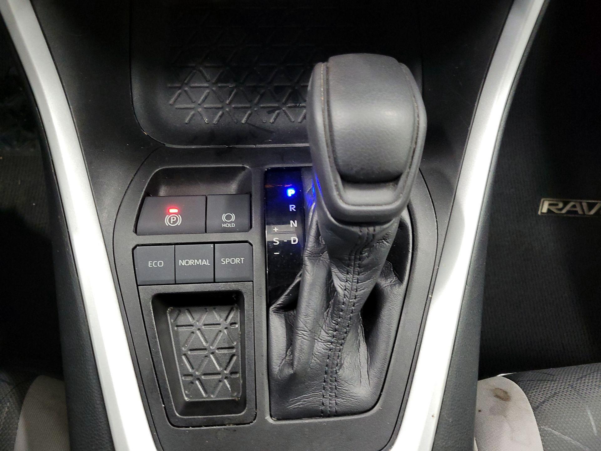 Thumbnail: 2021 Toyota RAV4 - 17