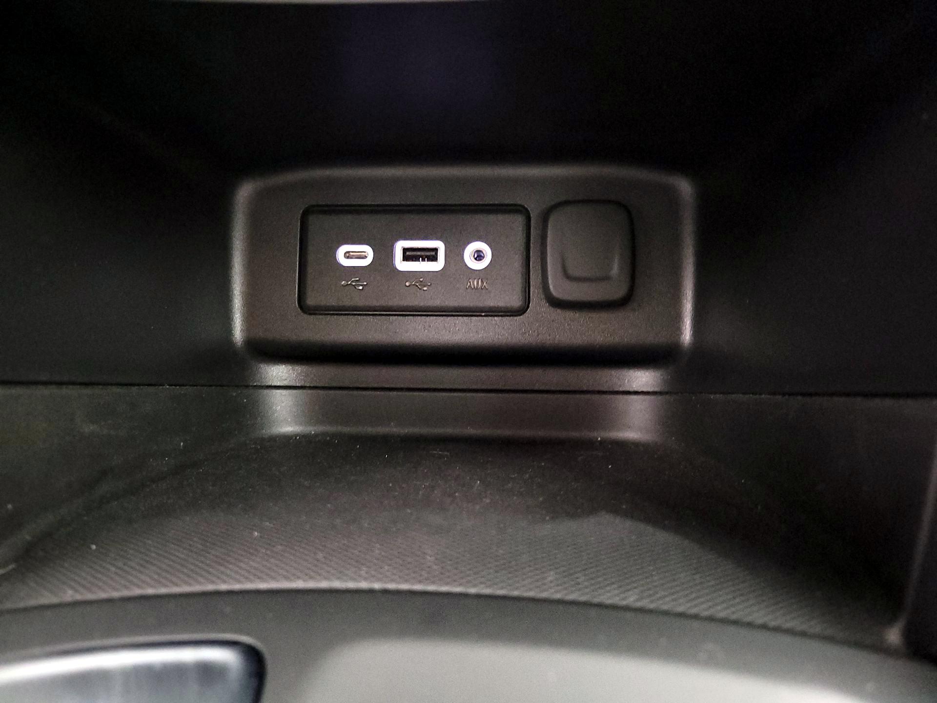 Thumbnail: 2020 Chevrolet Equinox - 18