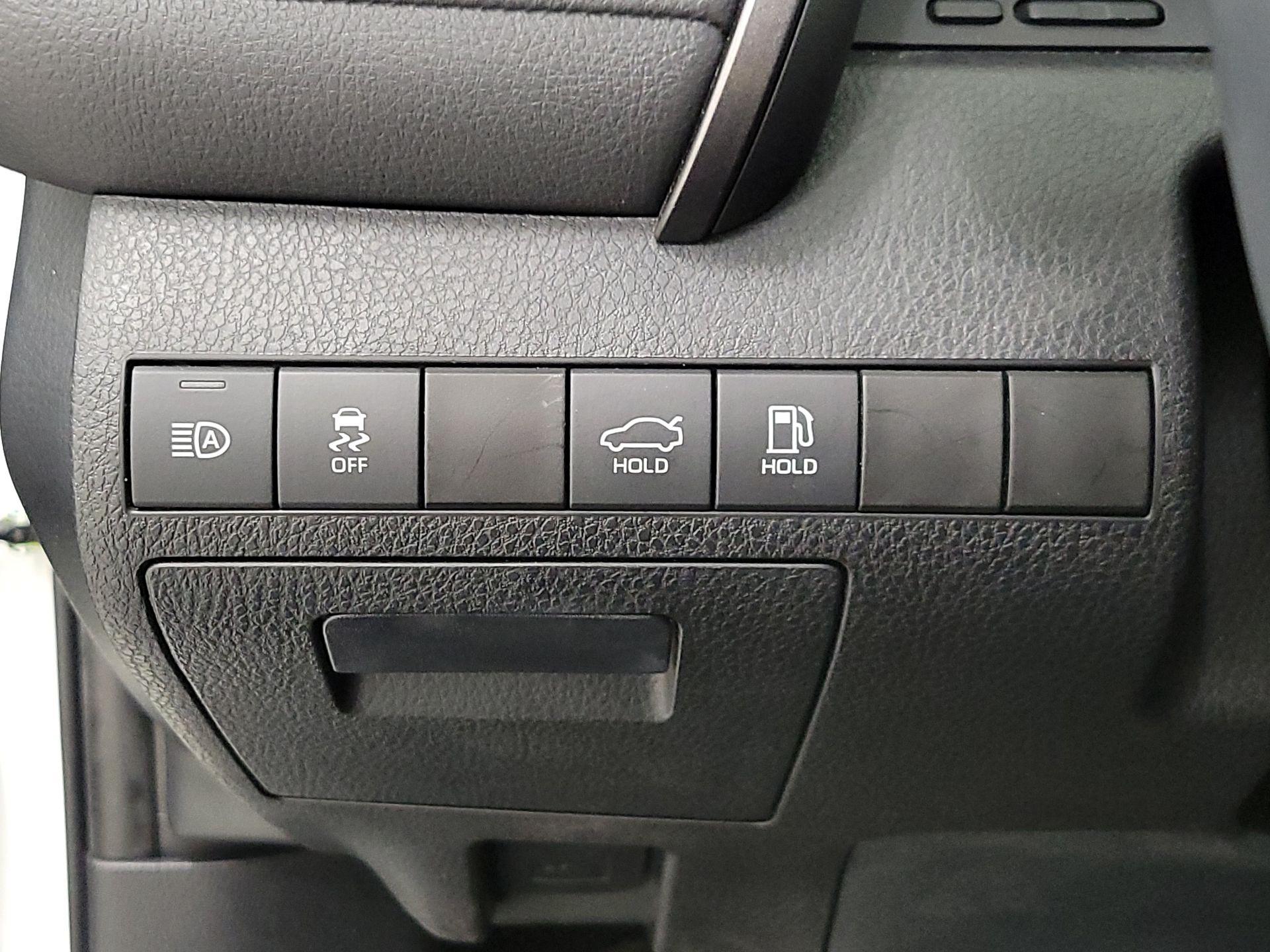 Thumbnail: 2022 Toyota Camry - 13