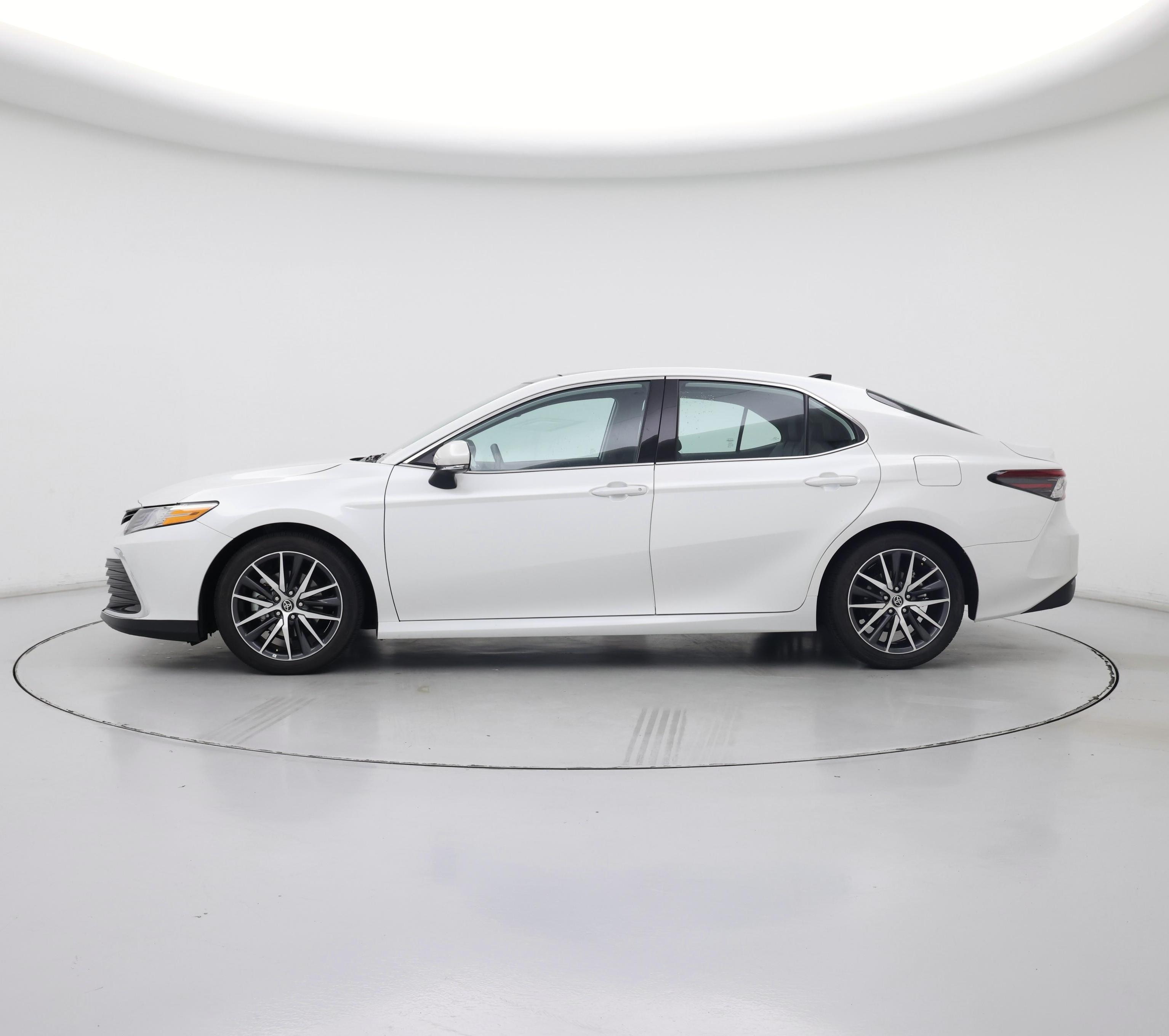 Thumbnail: 2022 Toyota Camry - 3