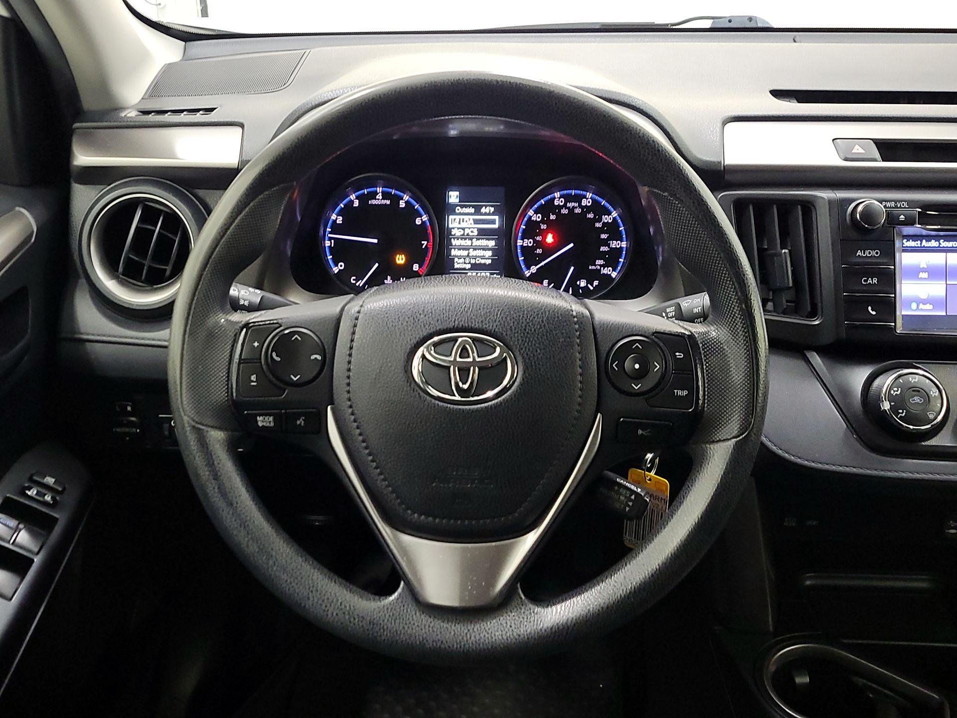 Thumbnail: 2018 Toyota RAV4 - 10