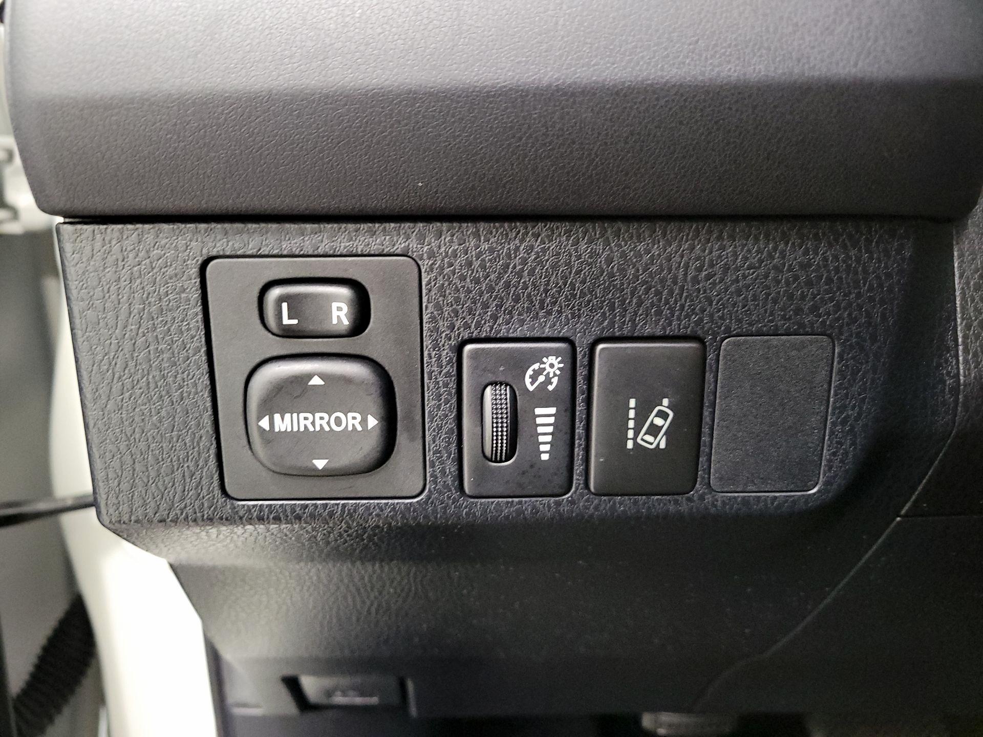 Thumbnail: 2018 Toyota RAV4 - 13