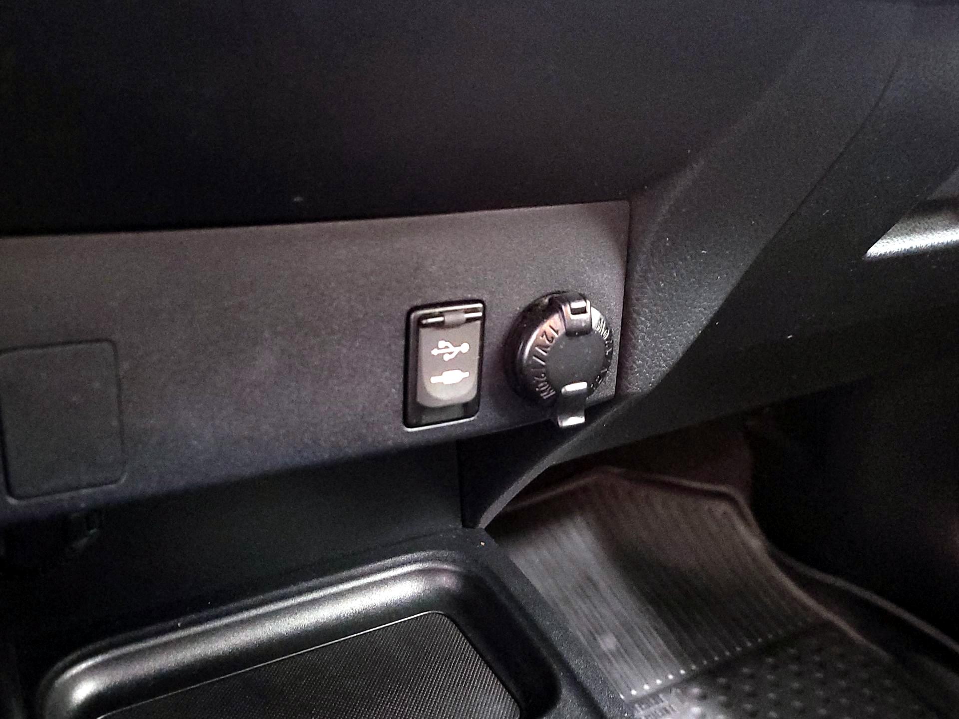 Thumbnail: 2018 Toyota RAV4 - 18