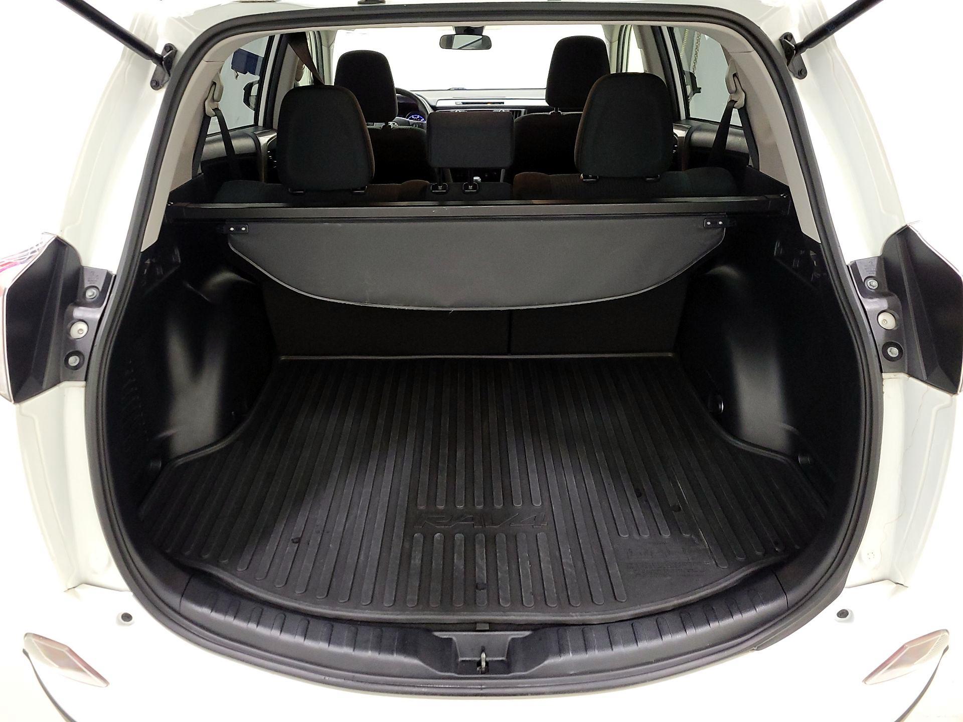 Thumbnail: 2018 Toyota RAV4 - 20