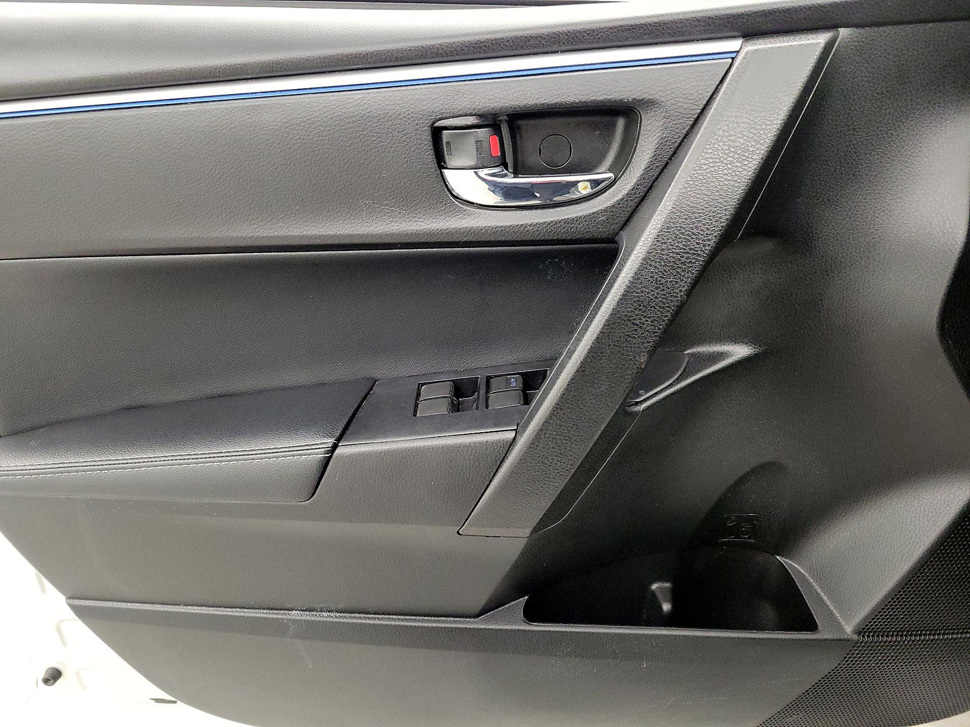 Thumbnail: 2016 Toyota Corolla - 12