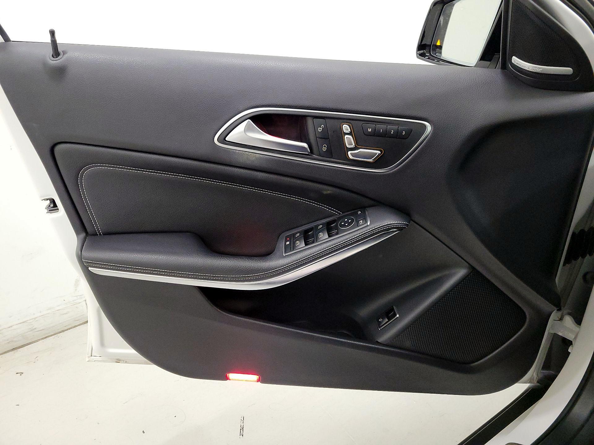 Thumbnail: 2020 Mercedes-Benz GLA - 12