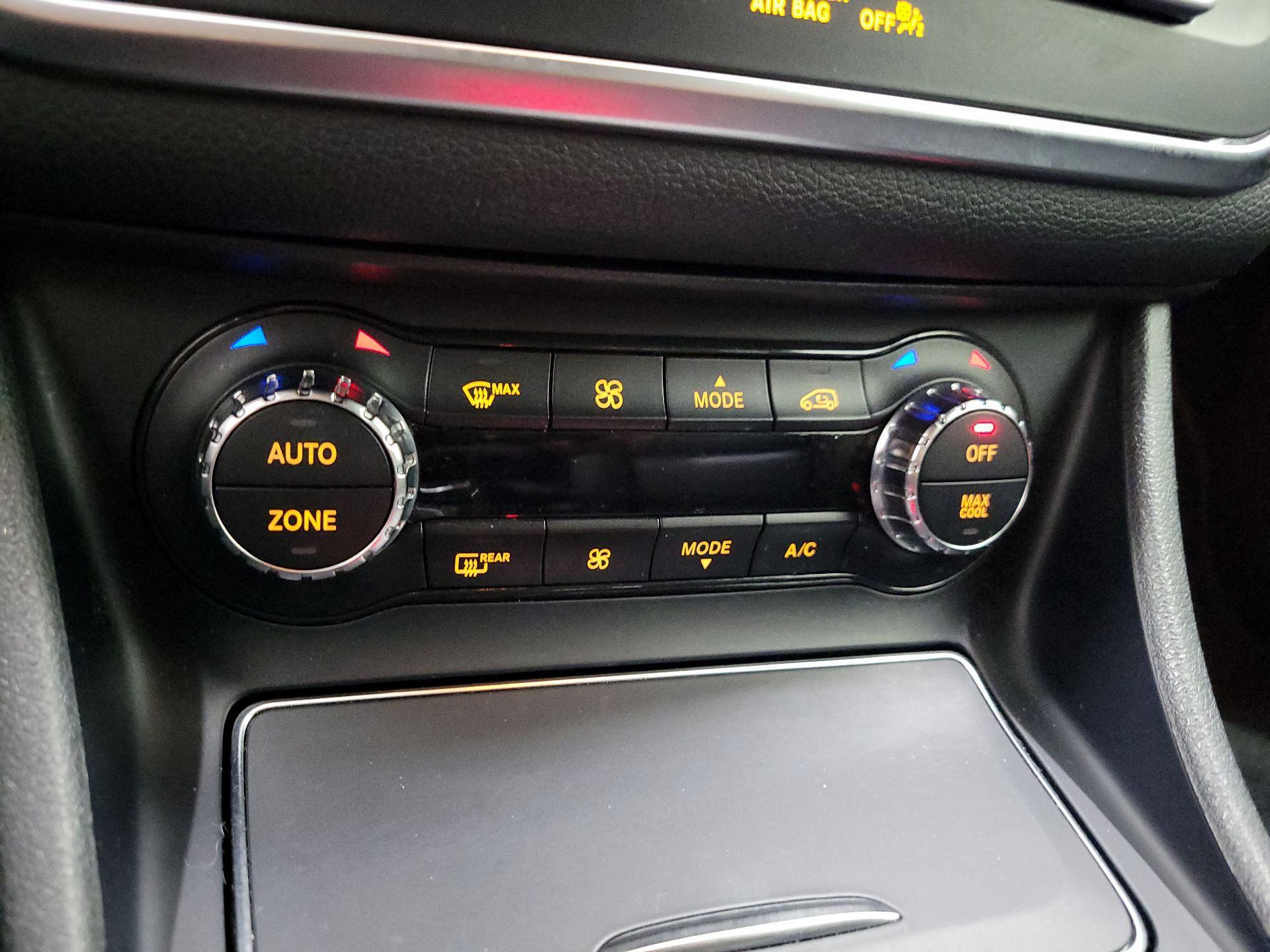 Thumbnail: 2020 Mercedes-Benz GLA - 16