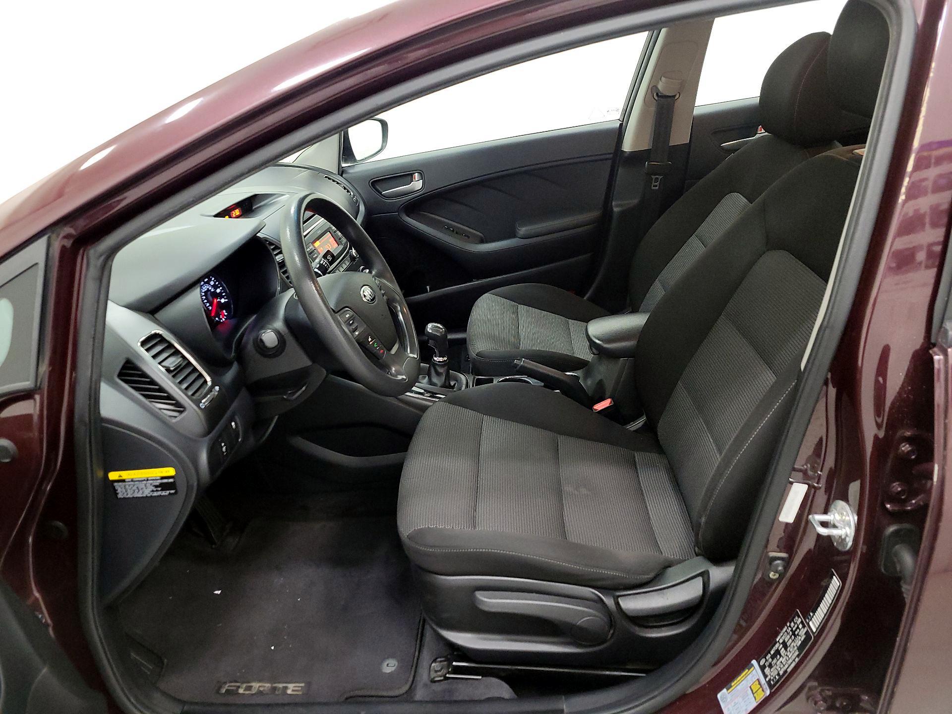 Thumbnail: 2017 Kia Forte - 11