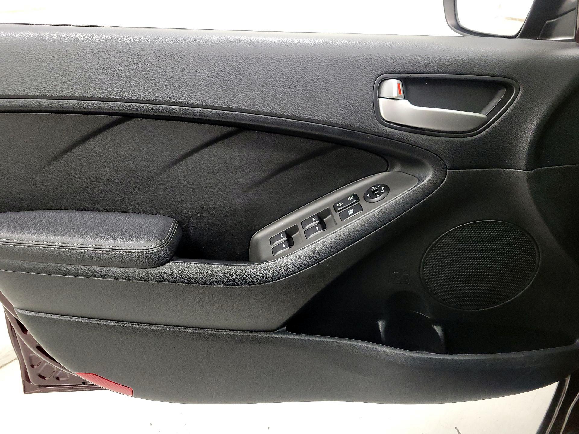 Thumbnail: 2017 Kia Forte - 12