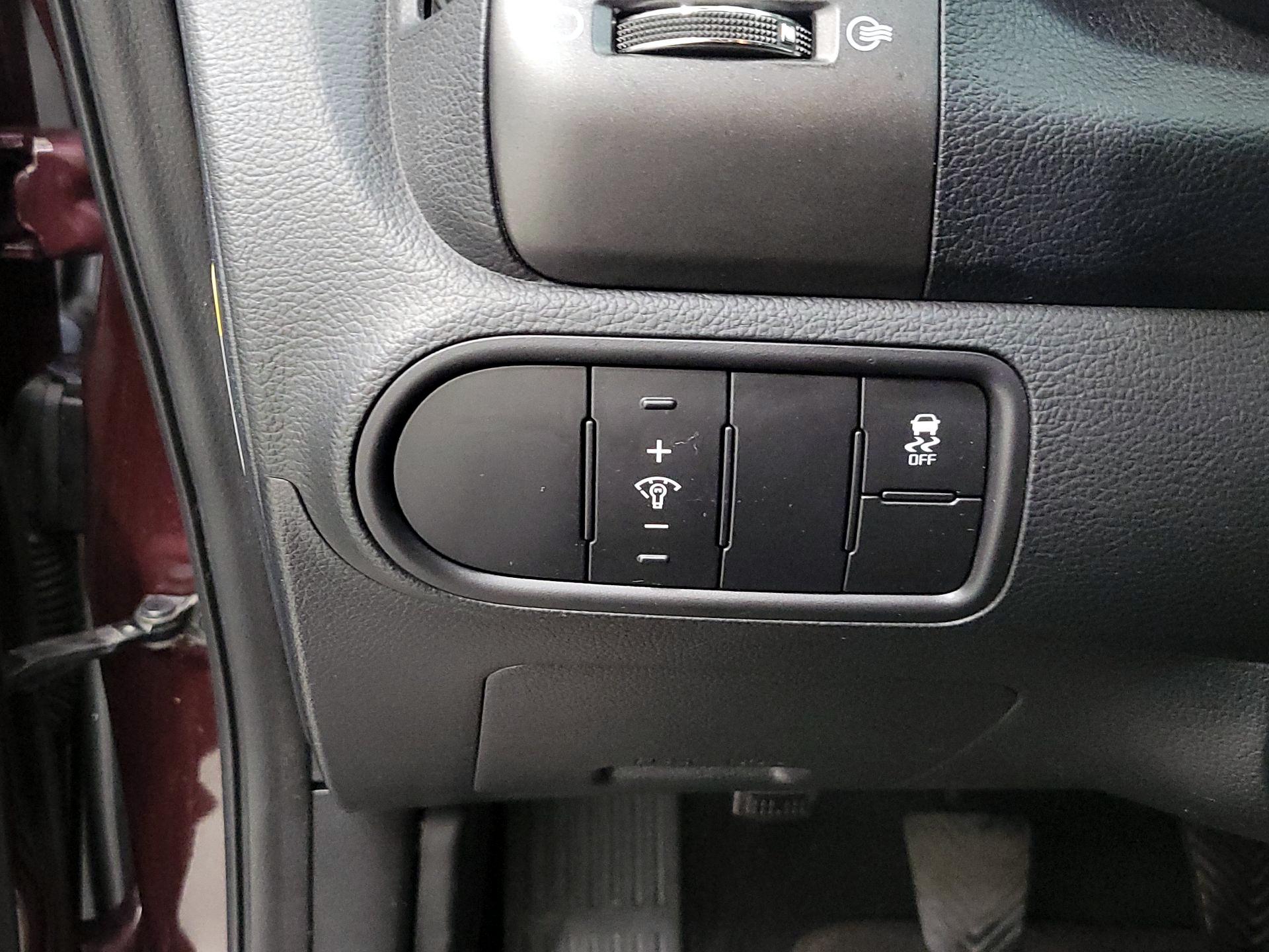 Thumbnail: 2017 Kia Forte - 13