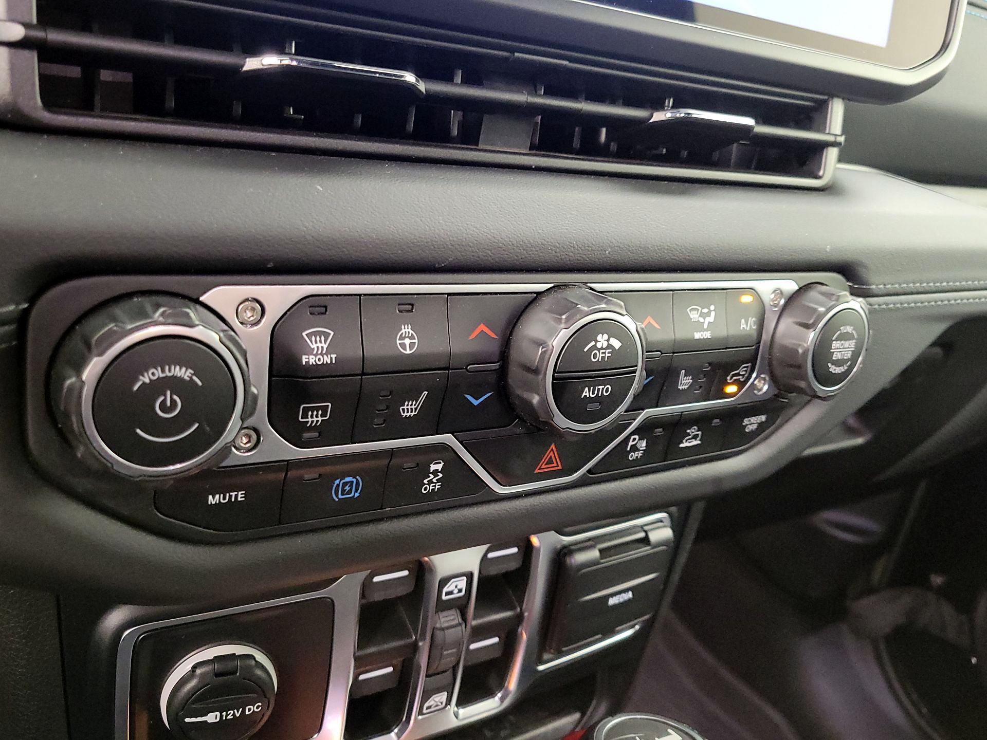 Thumbnail: 2024 Jeep Wrangler - 17