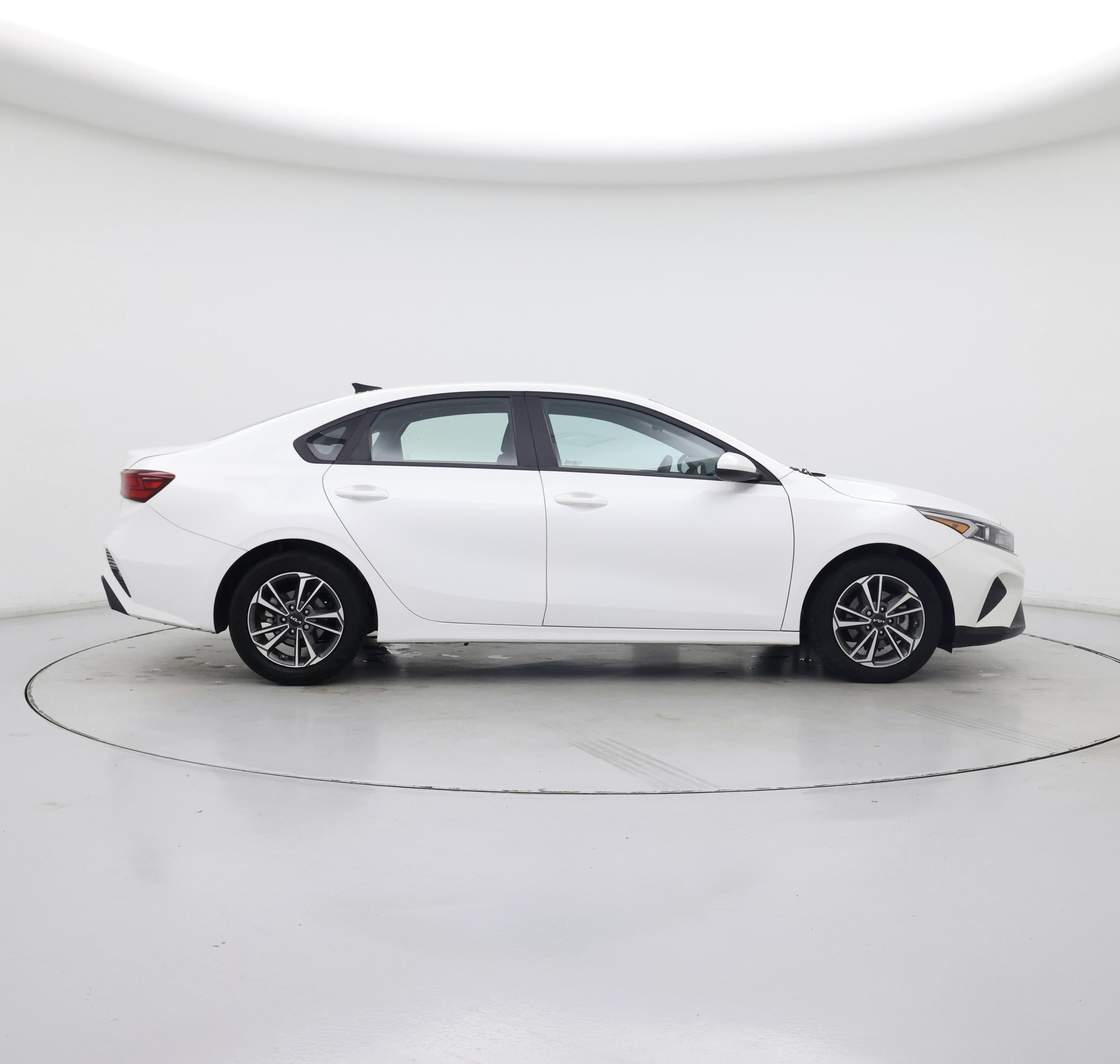 Thumbnail: 2023 Kia Forte - 7