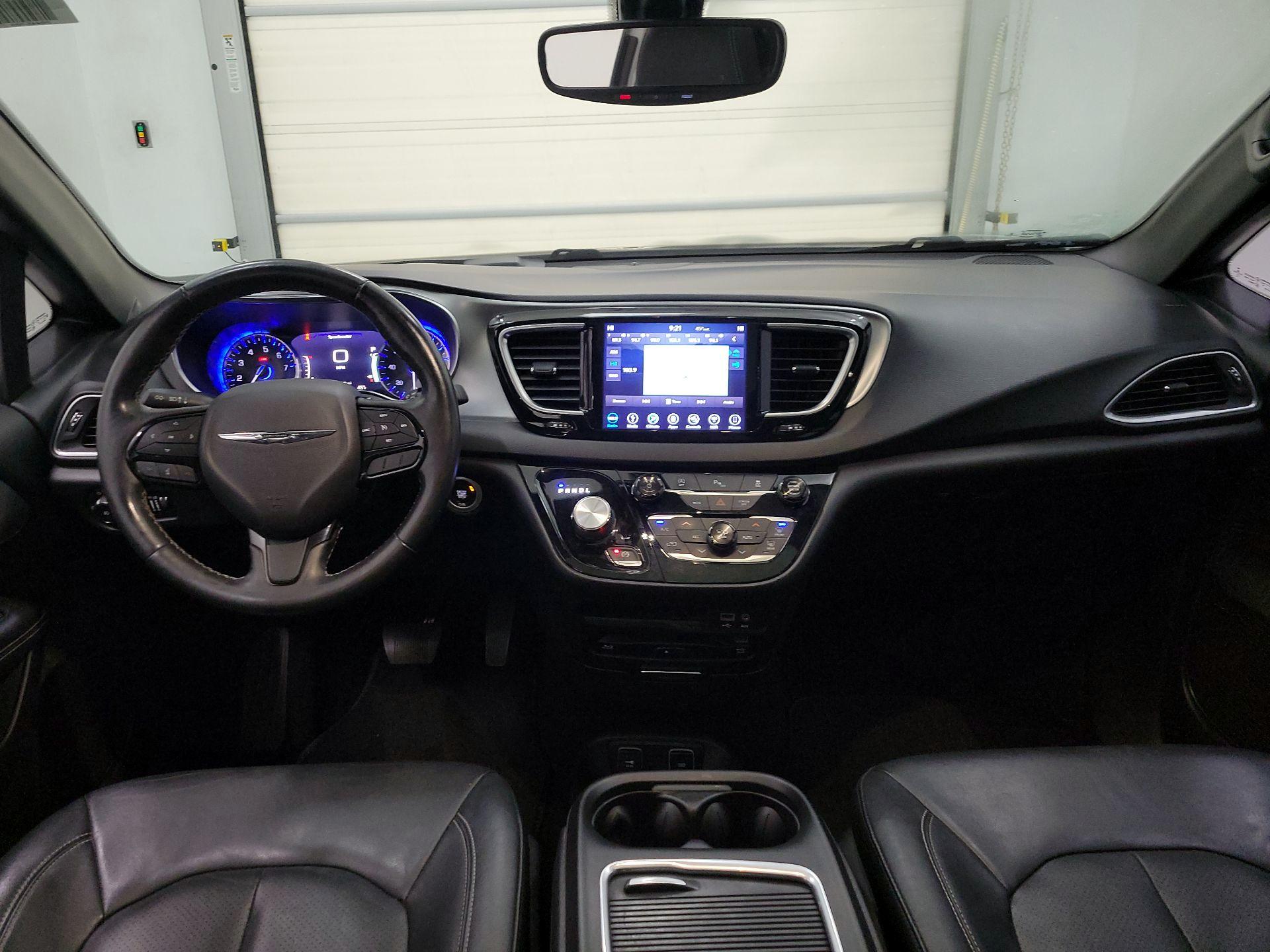 Thumbnail: 2019 Chrysler Pacifica - 9