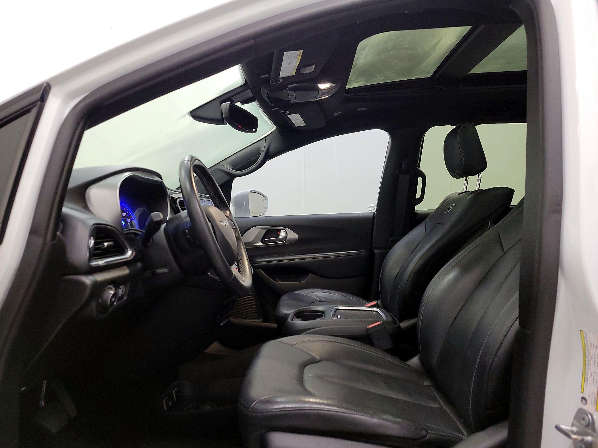 Thumbnail: 2019 Chrysler Pacifica - 20