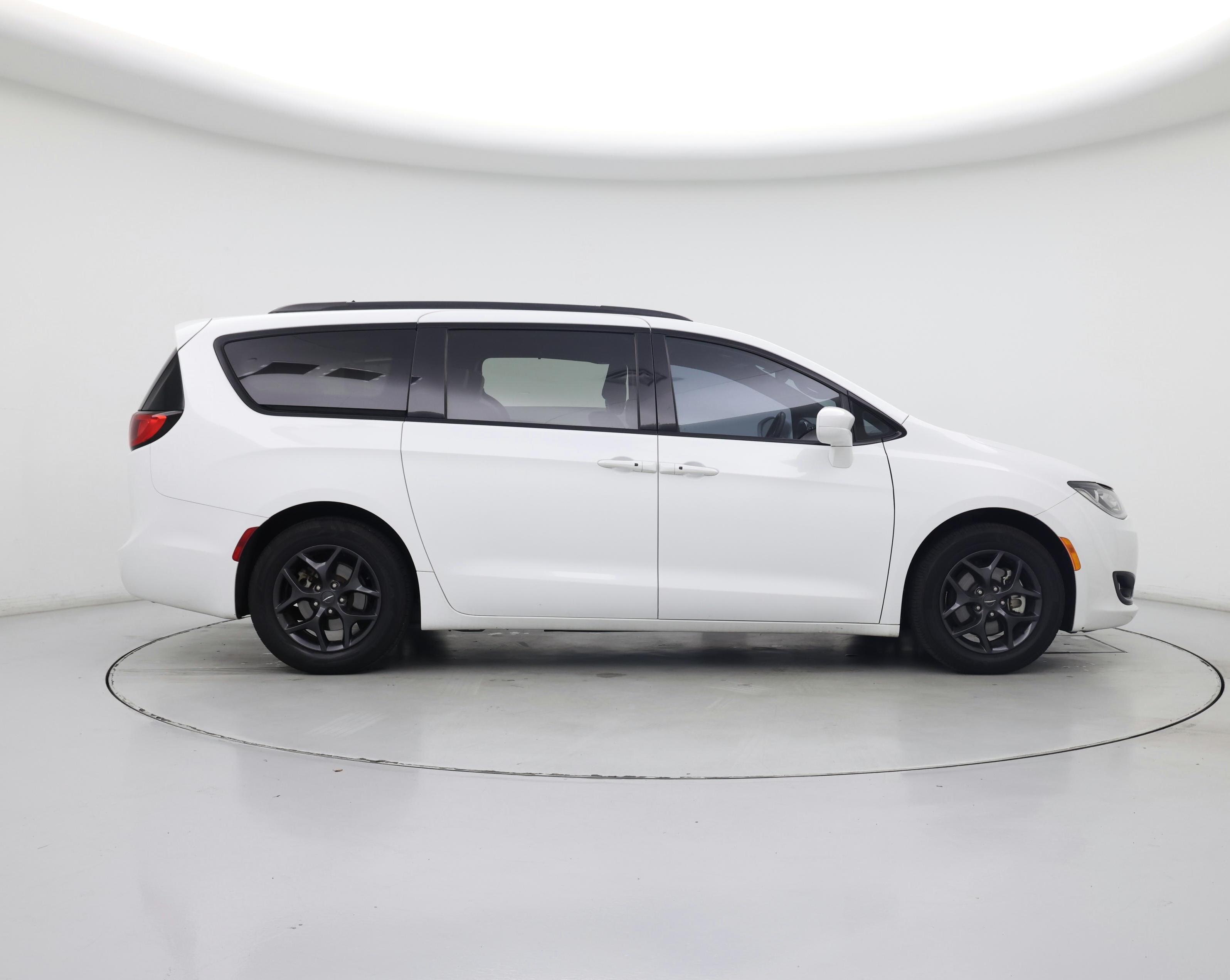 Thumbnail: 2019 Chrysler Pacifica - 7
