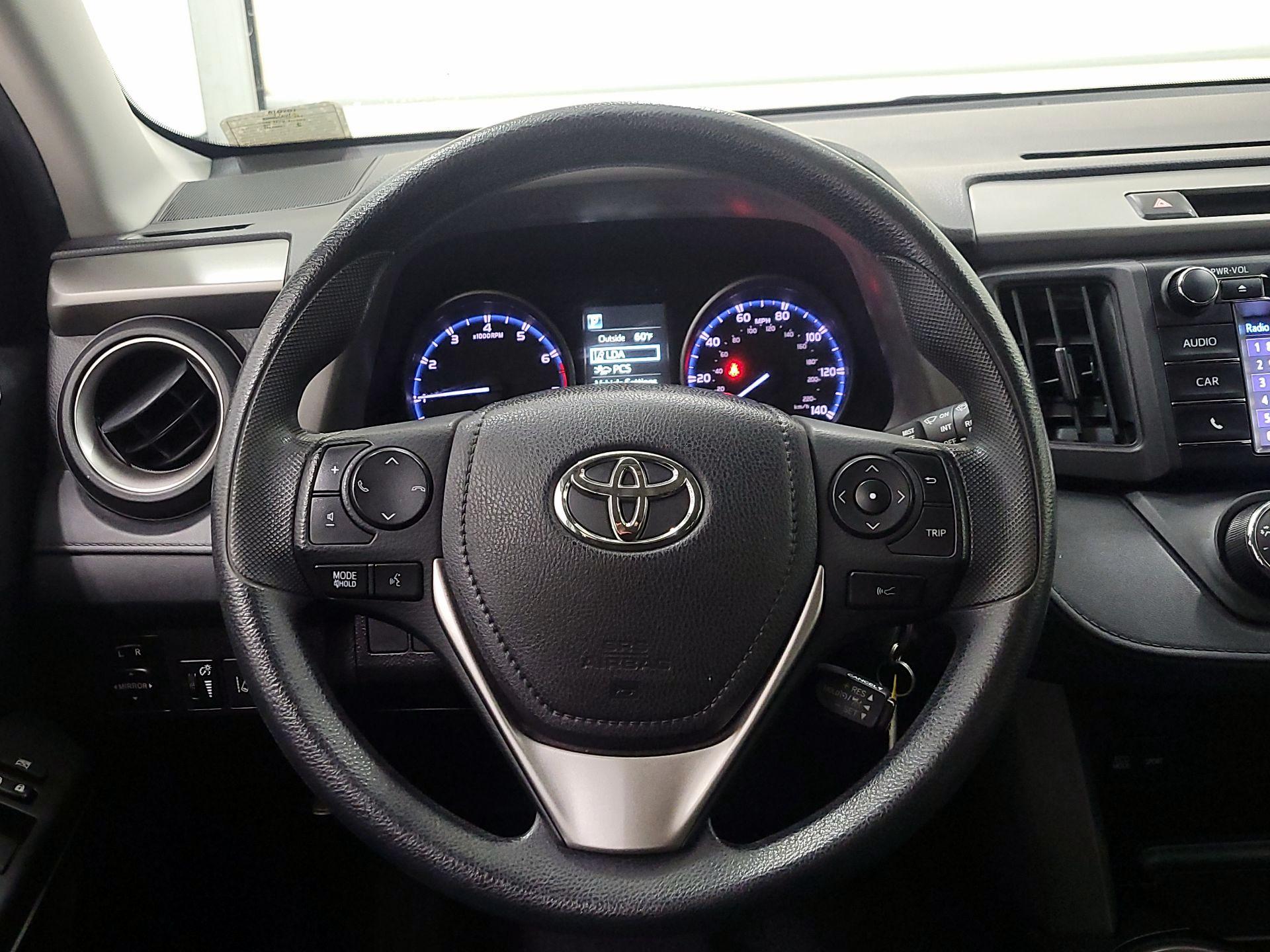 Thumbnail: 2018 Toyota RAV4 - 10
