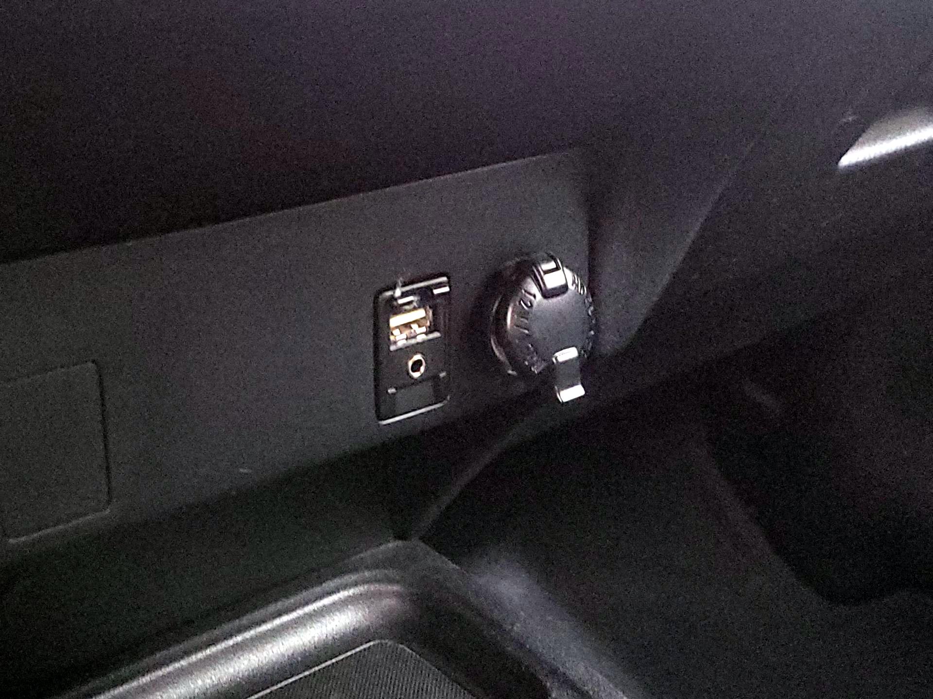 Thumbnail: 2018 Toyota RAV4 - 18