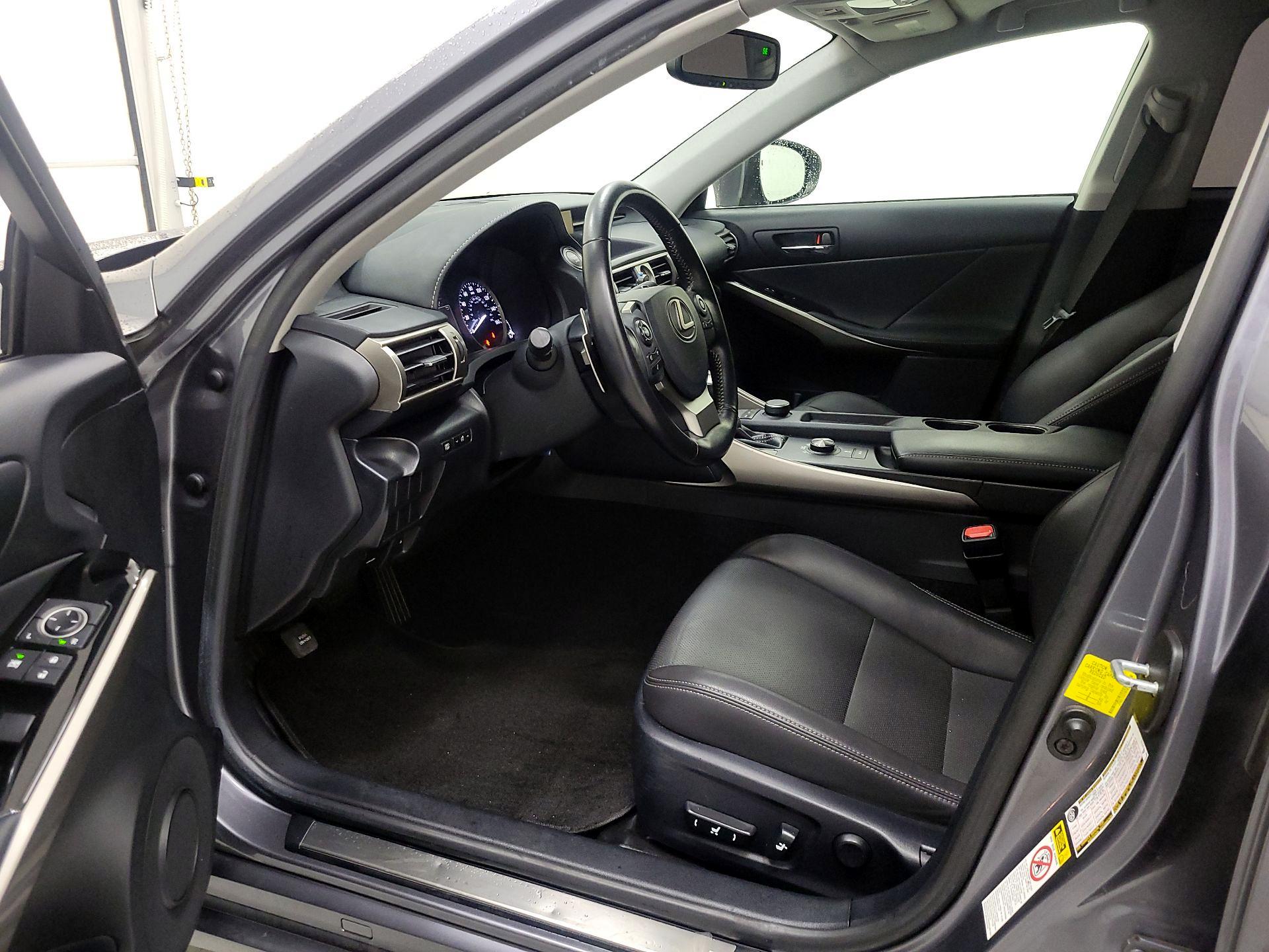 Thumbnail: 2016 Lexus IS - 11