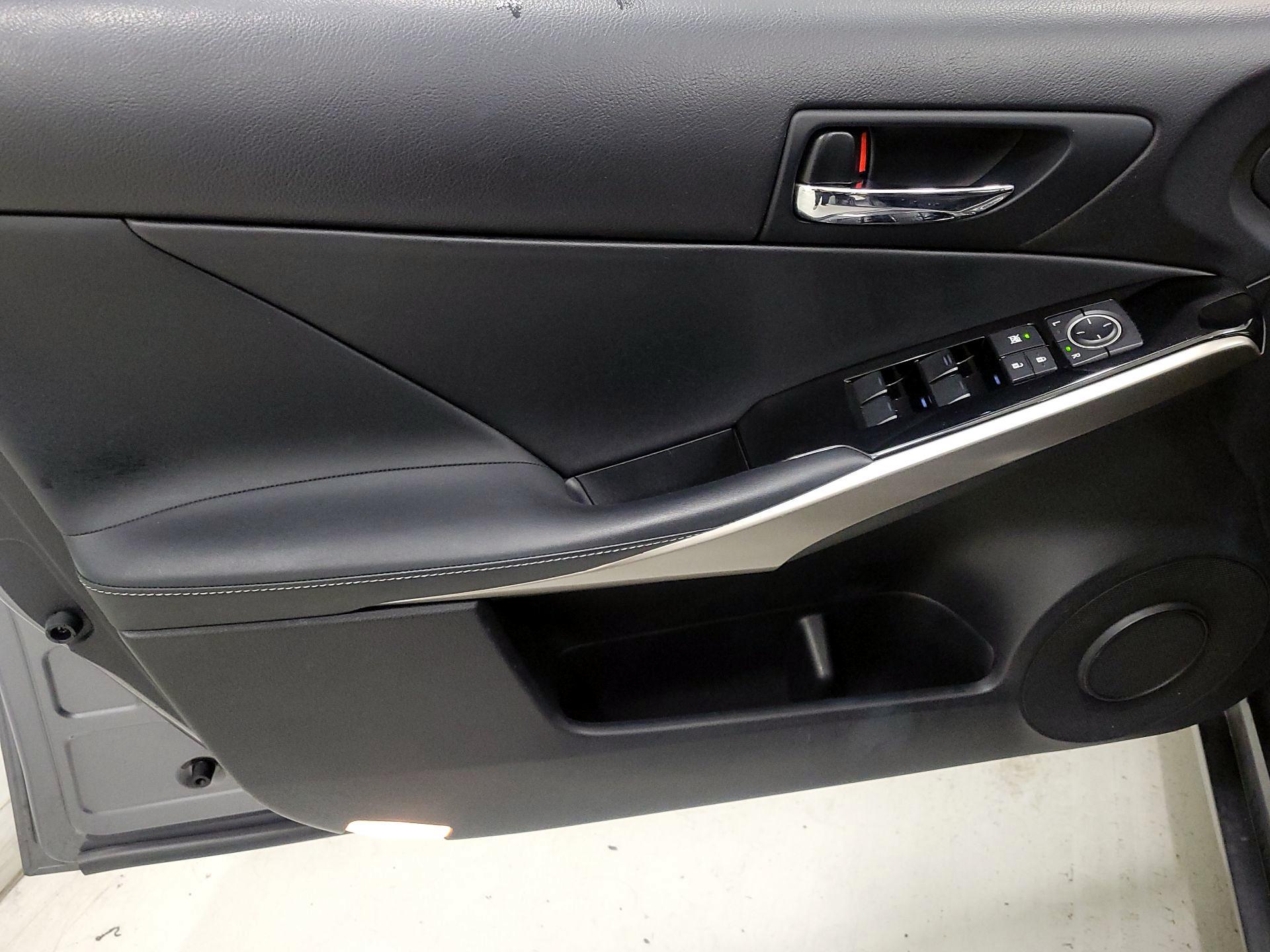 Thumbnail: 2016 Lexus IS - 12