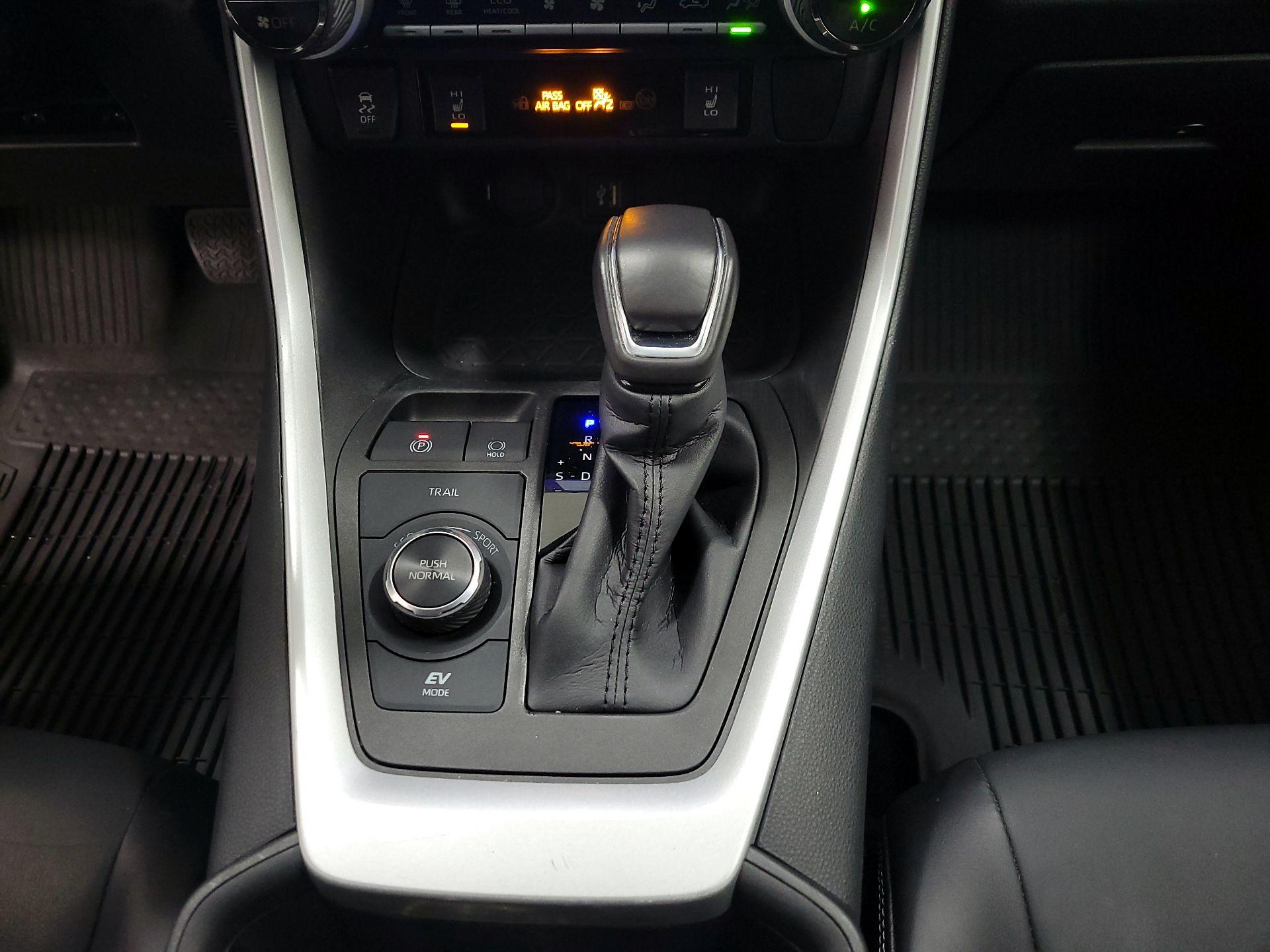 Thumbnail: 2023 Toyota RAV4 - 17