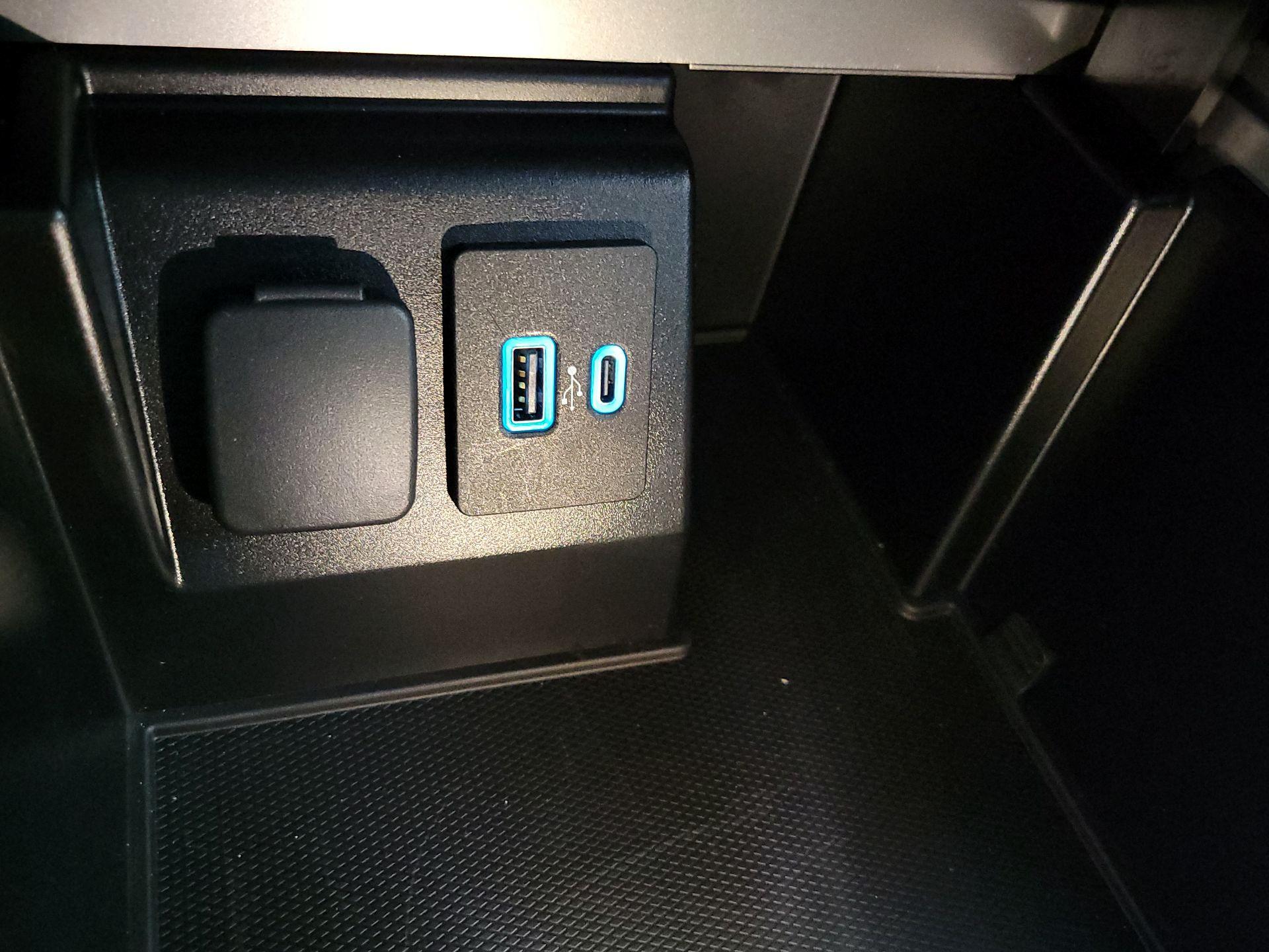 Thumbnail: 2020 Ford Explorer - 19