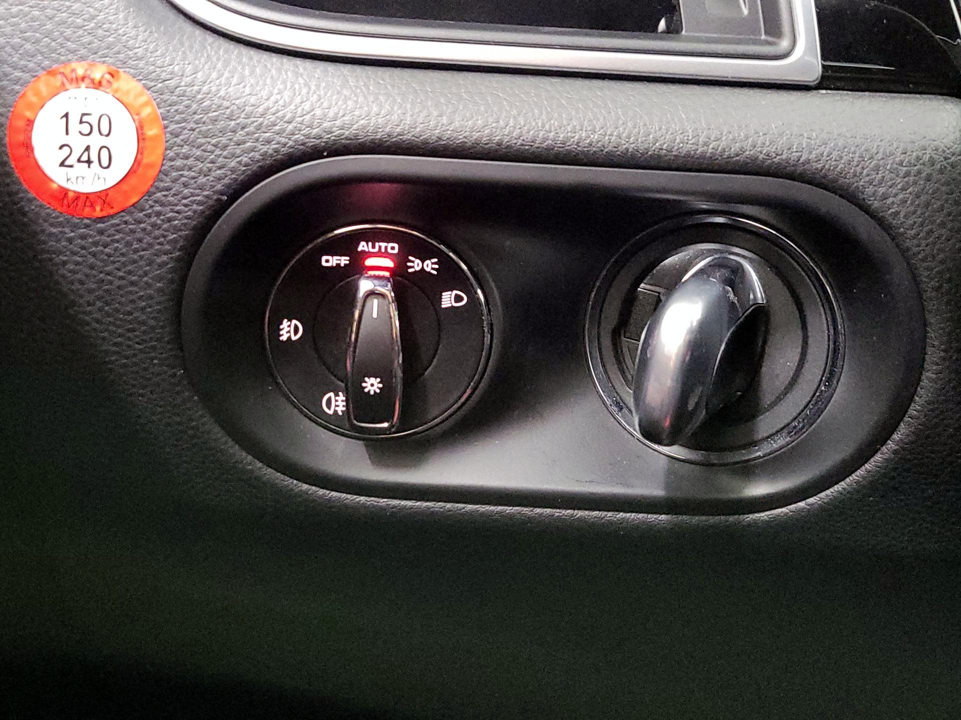 Thumbnail: 2015 Porsche Macan - 13