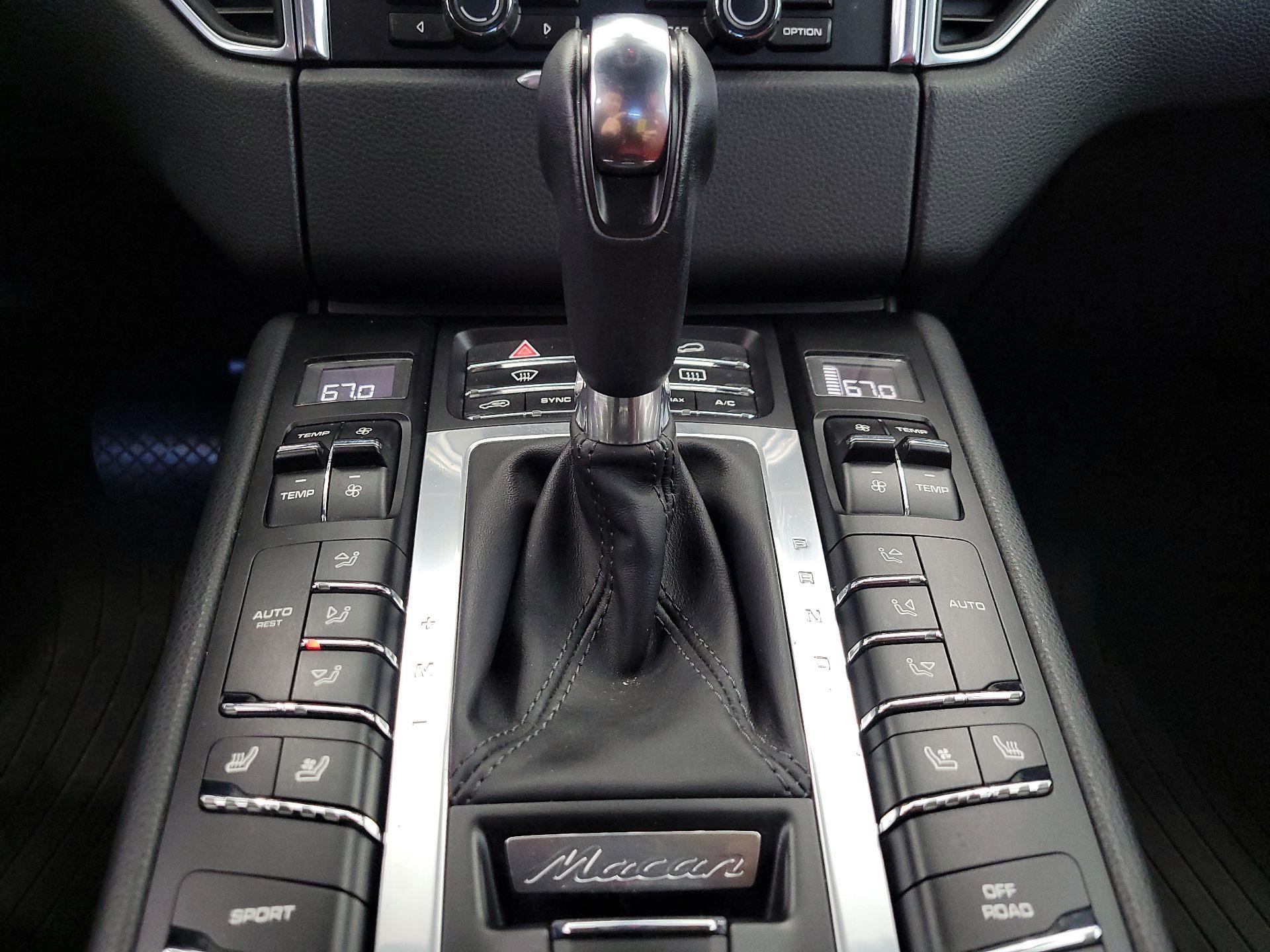 Thumbnail: 2015 Porsche Macan - 18