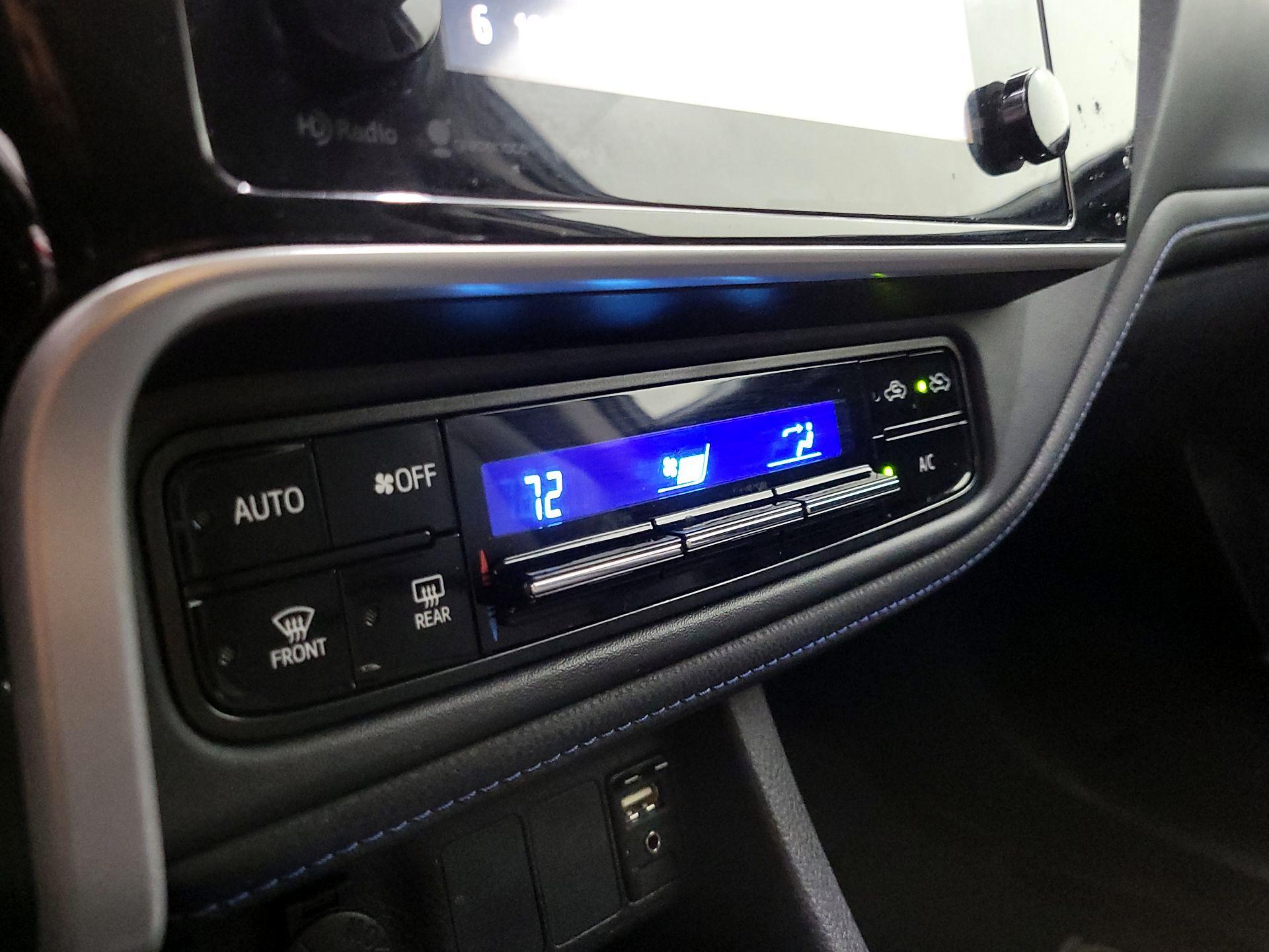 Thumbnail: 2018 Toyota Corolla - 16